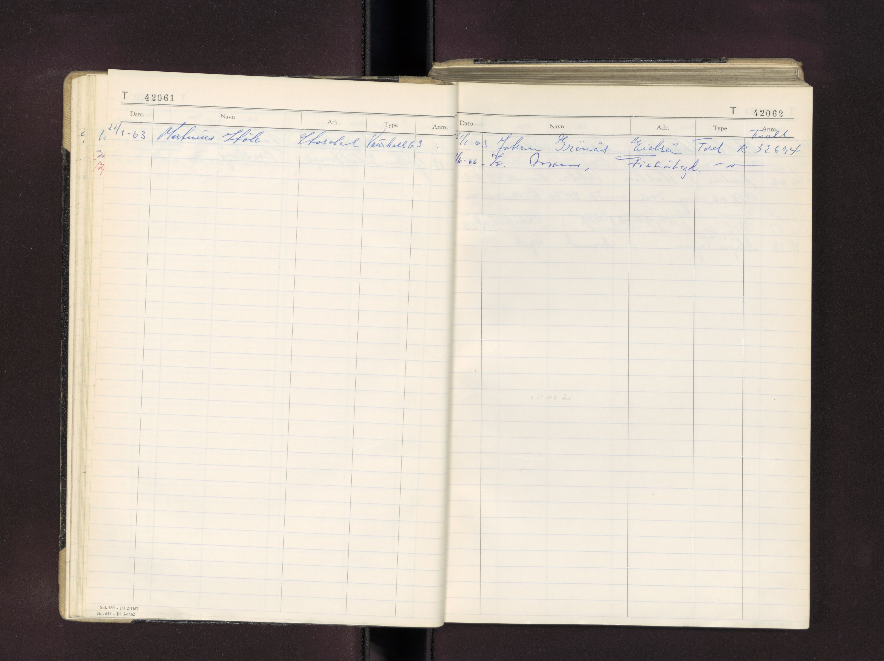 Møre og Romsdal vegkontor - Ålesund trafikkstasjon, AV/SAT-A-4099/F/Fc/L0037: Bilregister; T 42000 - T 42499, 1960-1970