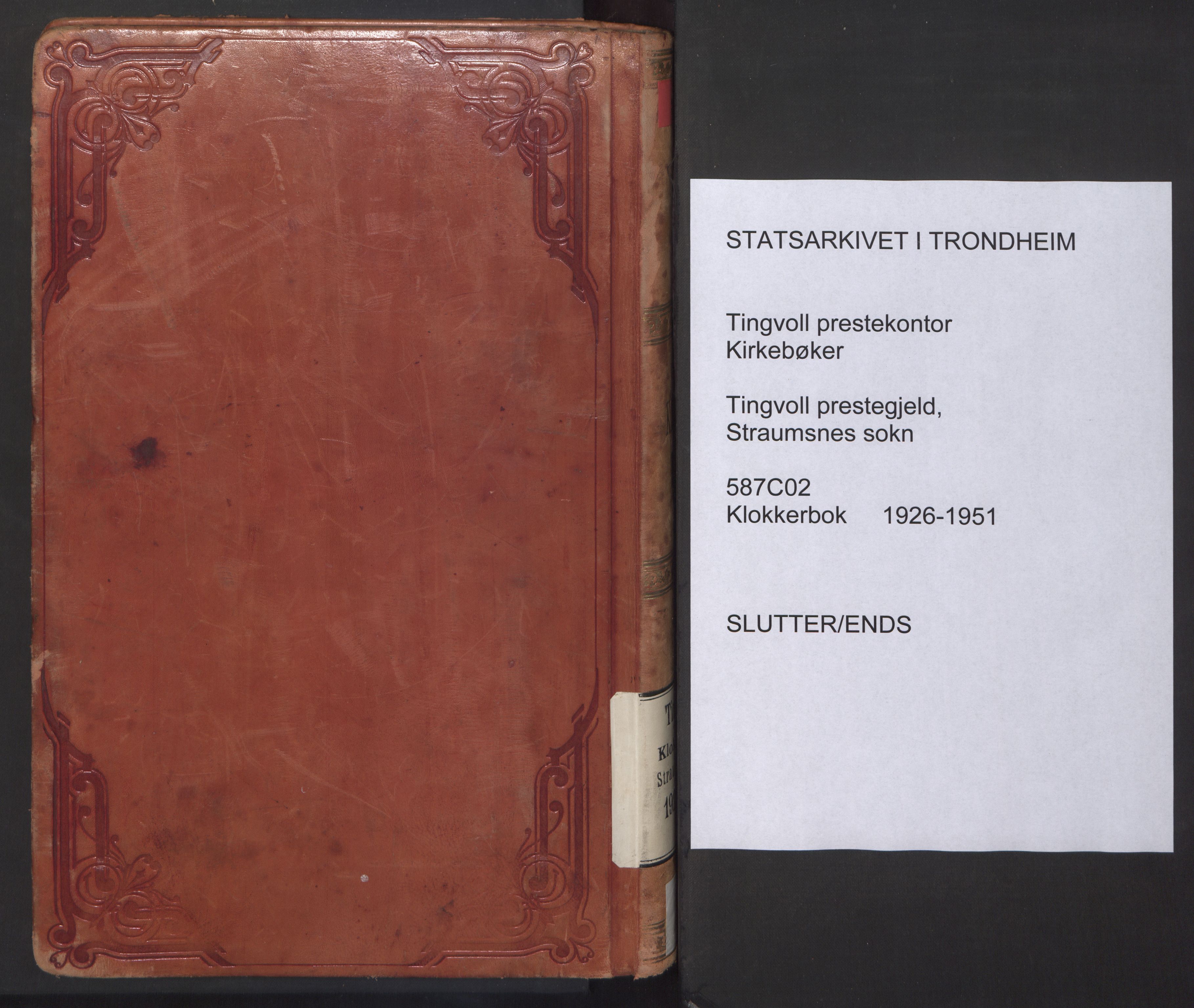 Ministerialprotokoller, klokkerbøker og fødselsregistre - Møre og Romsdal, AV/SAT-A-1454/587/L1002: Klokkerbok nr. 587C02, 1926-1951