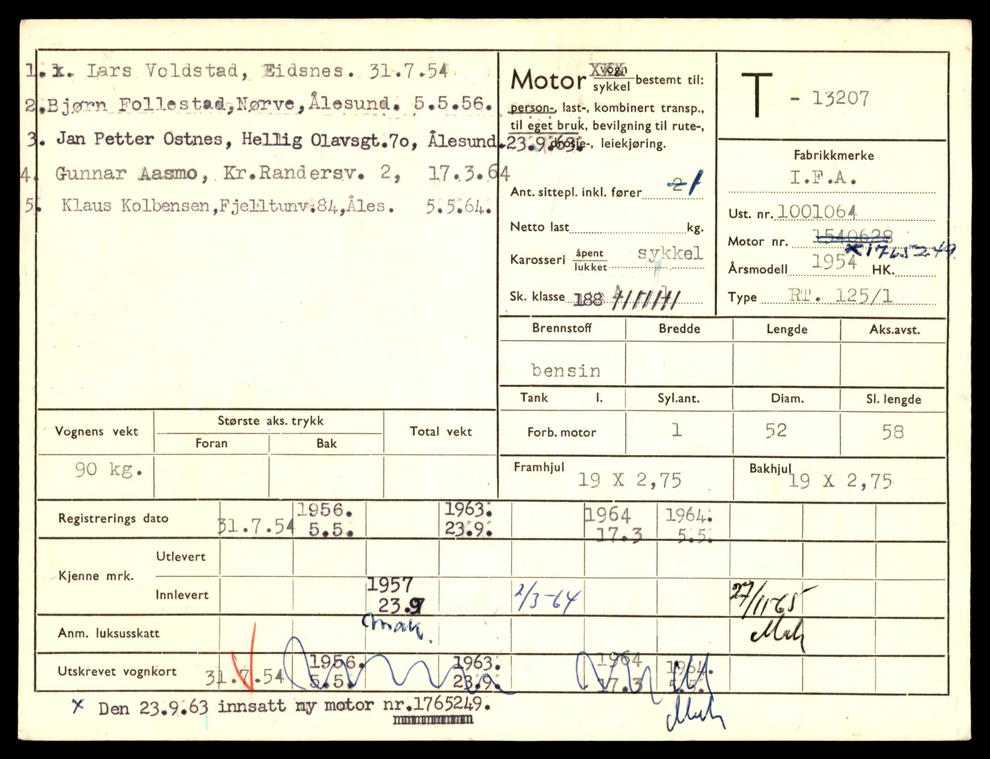 Møre og Romsdal vegkontor - Ålesund trafikkstasjon, AV/SAT-A-4099/F/Fe/L0038: Registreringskort for kjøretøy T 13180 - T 13360, 1927-1998, s. 447