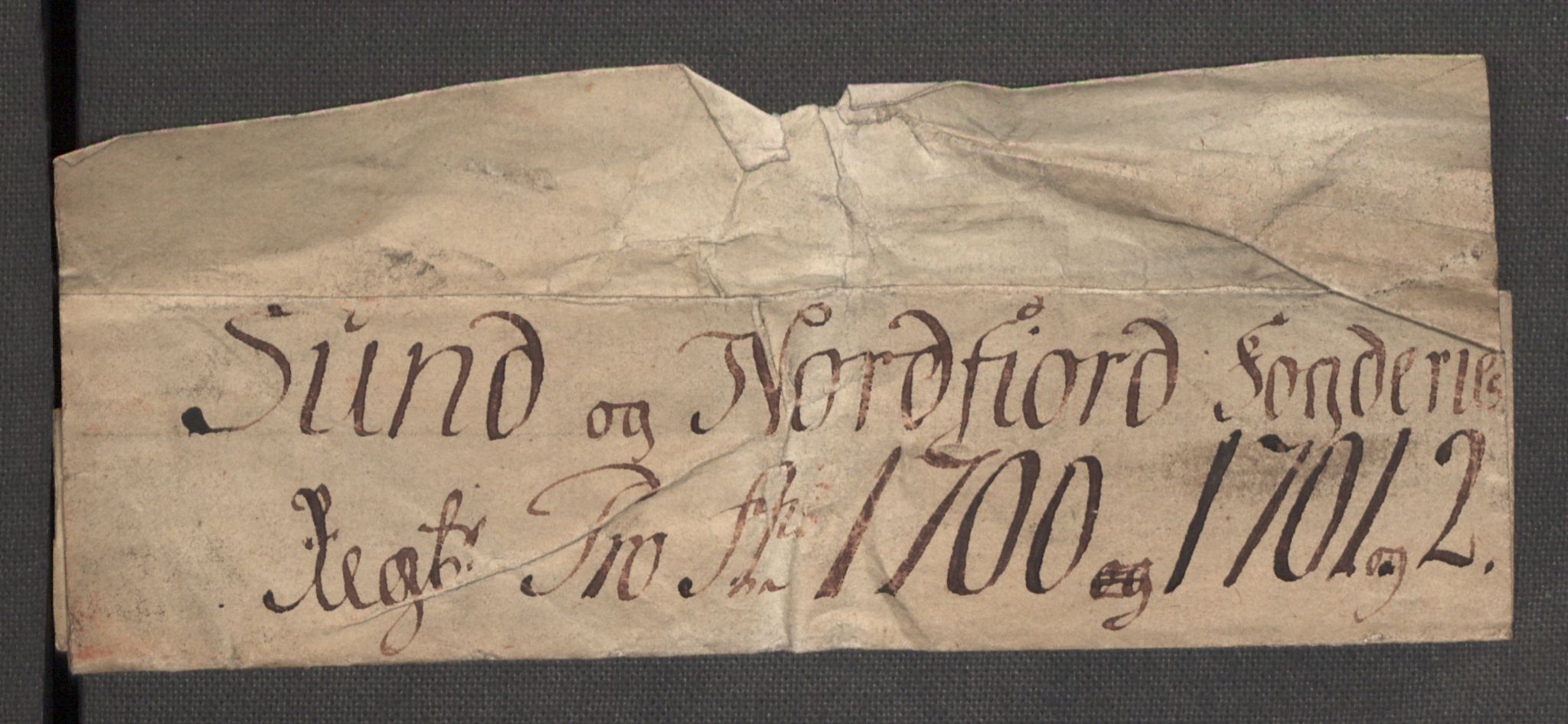 Rentekammeret inntil 1814, Reviderte regnskaper, Fogderegnskap, RA/EA-4092/R53/L3425: Fogderegnskap Sunn- og Nordfjord, 1700-1701, s. 3