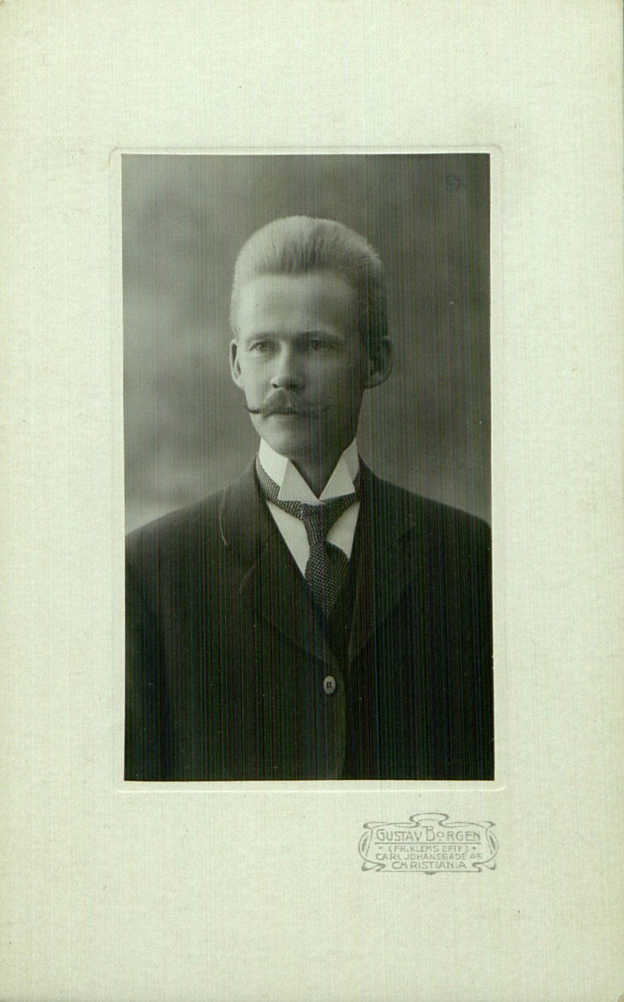 Rikard Berge, TEMU/TGM-A-1003/F/L0008/0033: 300-340 / 332 Biografiar, 1915, s. 43