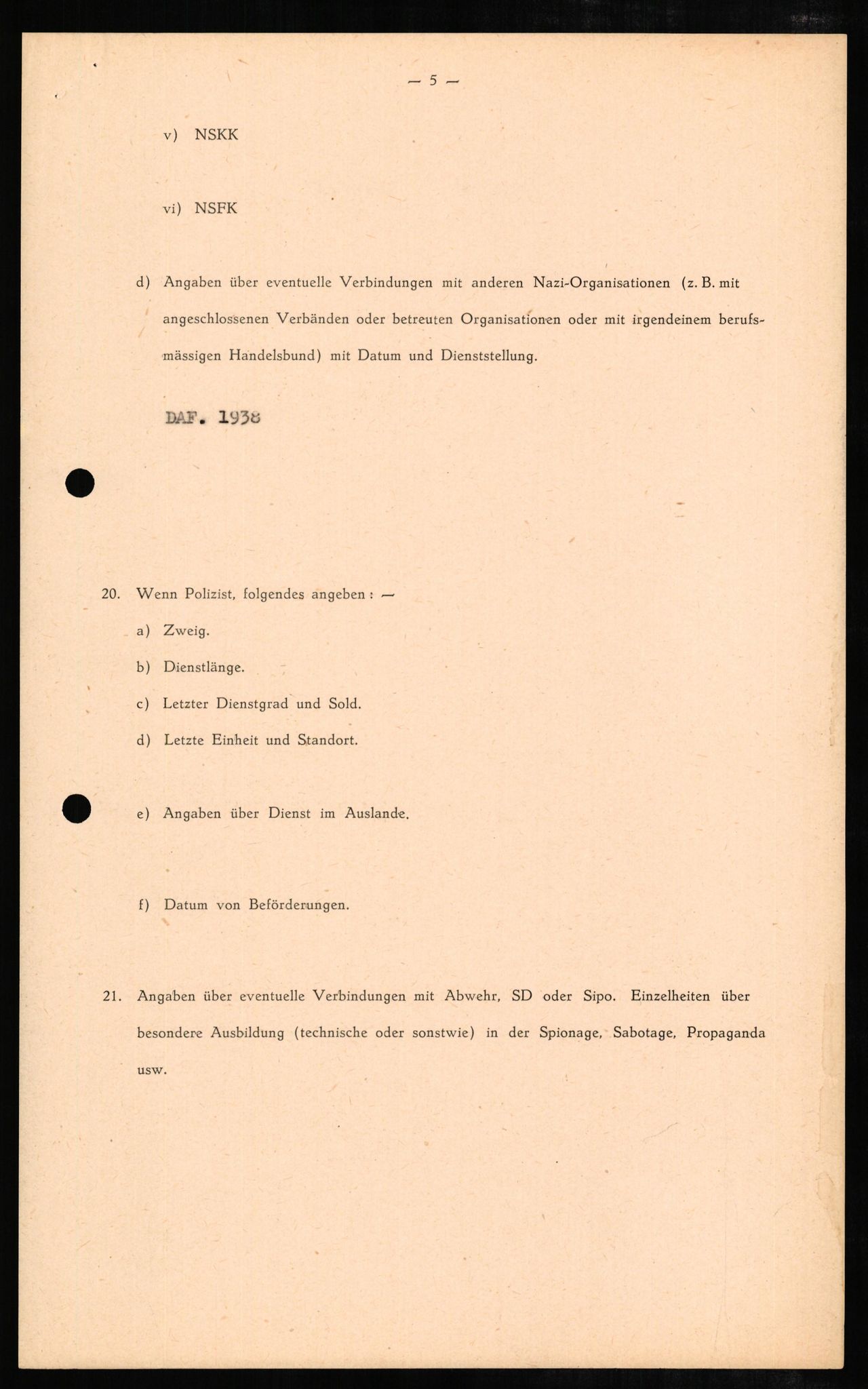 Forsvaret, Forsvarets overkommando II, AV/RA-RAFA-3915/D/Db/L0006: CI Questionaires. Tyske okkupasjonsstyrker i Norge. Tyskere., 1945-1946, s. 374