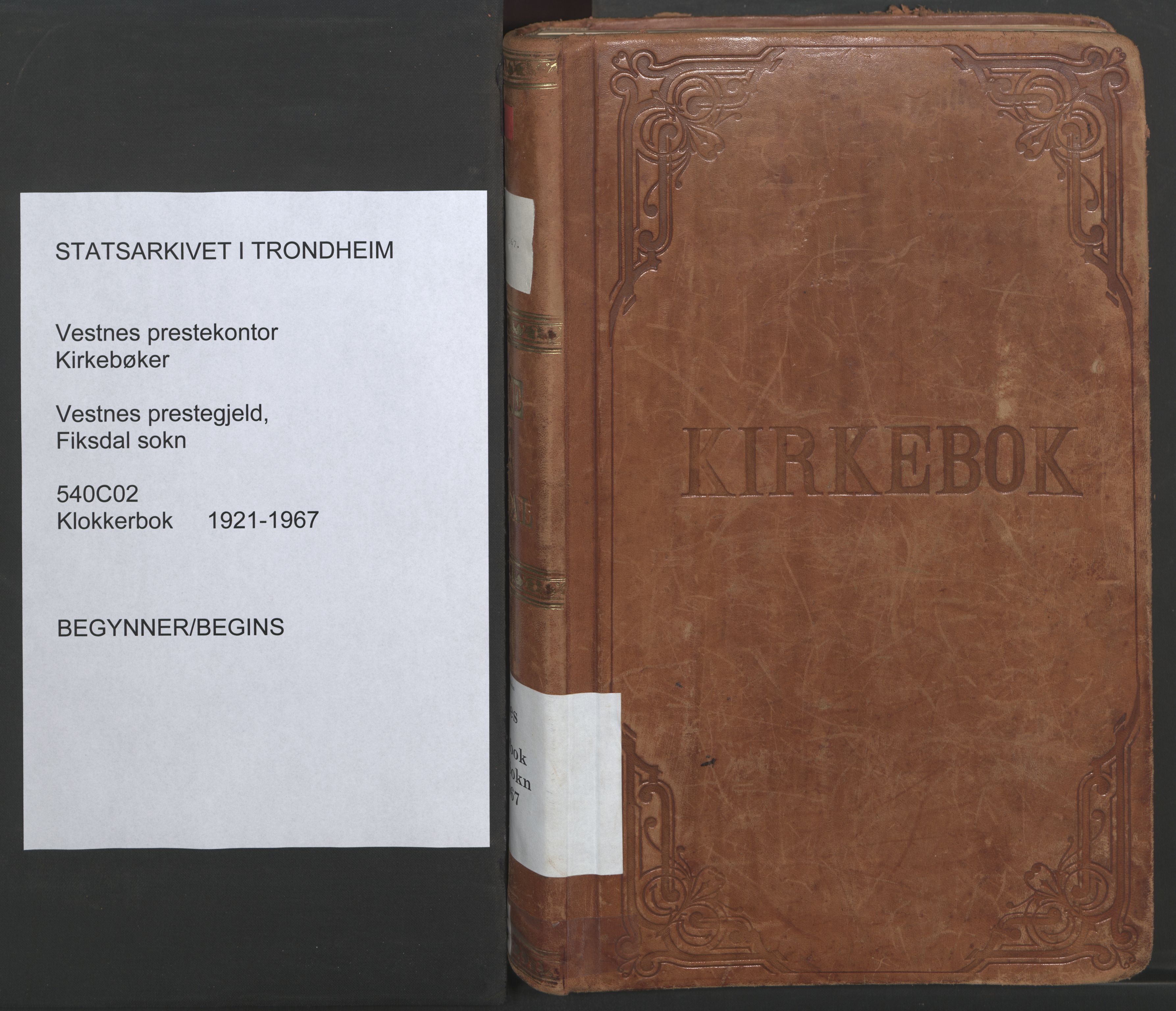 Ministerialprotokoller, klokkerbøker og fødselsregistre - Møre og Romsdal, SAT/A-1454/540/L0542: Klokkerbok nr. 540C02, 1921-1967