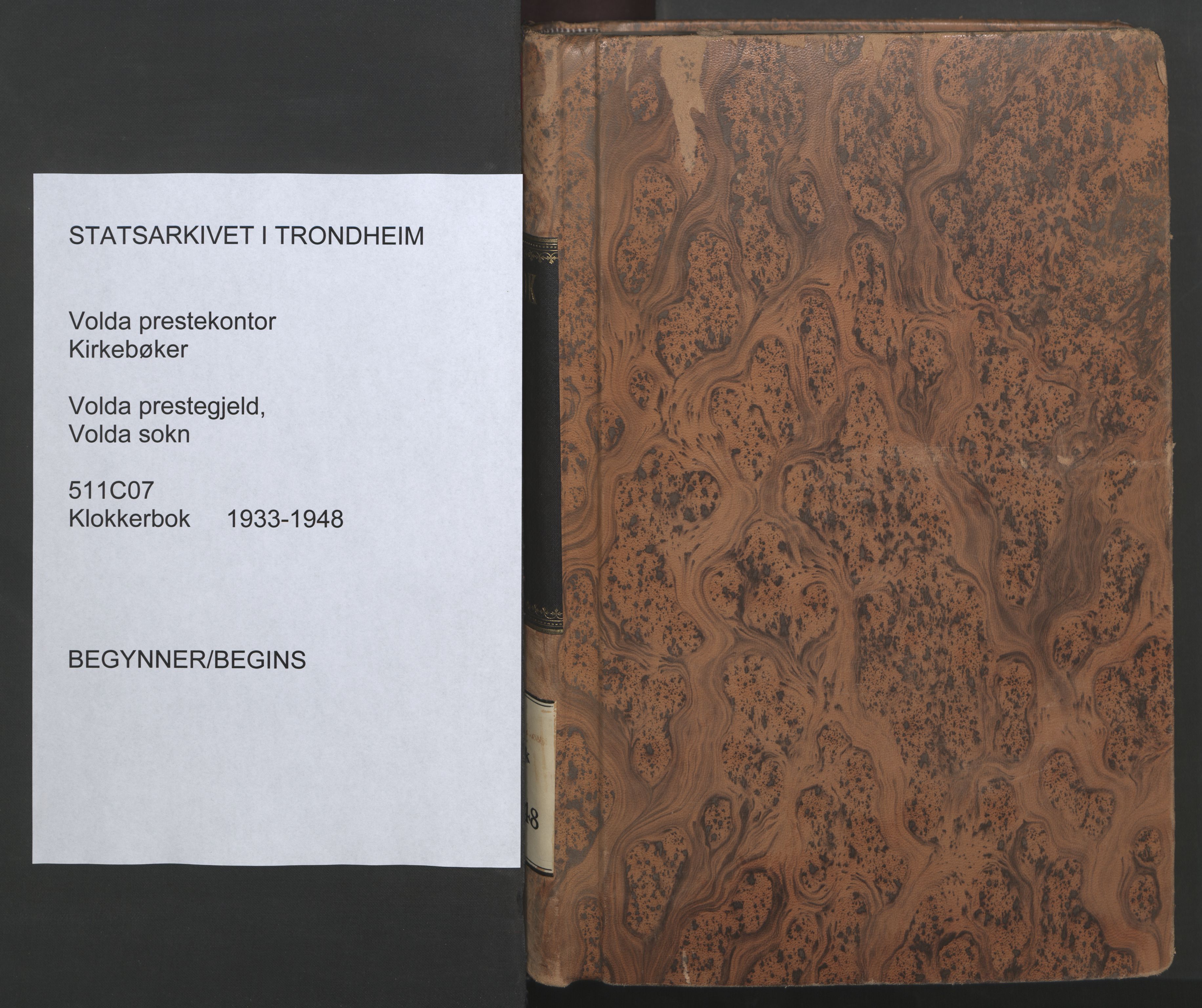 Ministerialprotokoller, klokkerbøker og fødselsregistre - Møre og Romsdal, SAT/A-1454/511/L0161: Klokkerbok nr. 511C07, 1933-1948