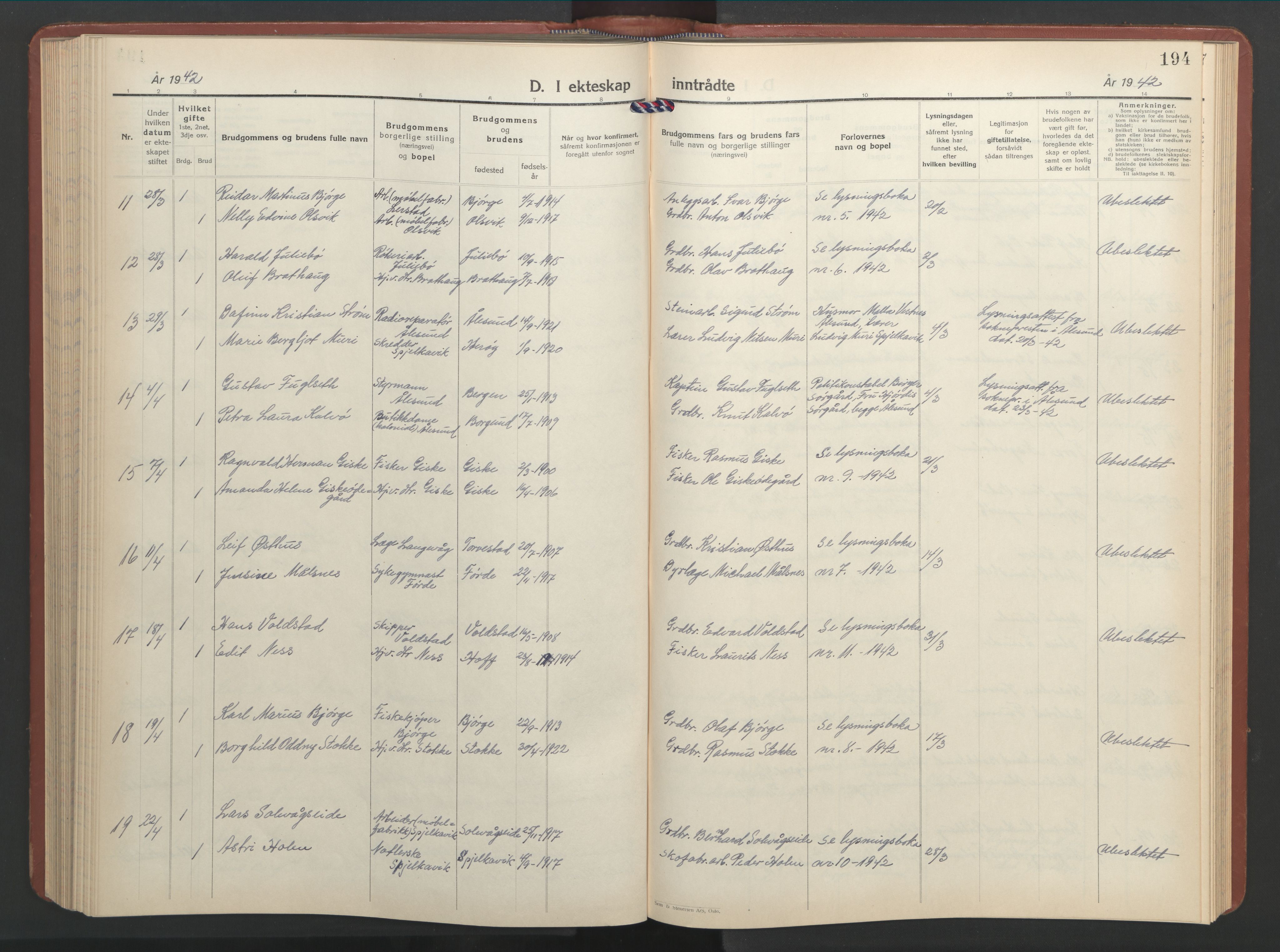 Ministerialprotokoller, klokkerbøker og fødselsregistre - Møre og Romsdal, SAT/A-1454/528/L0437: Klokkerbok nr. 528C18, 1939-1948, s. 194