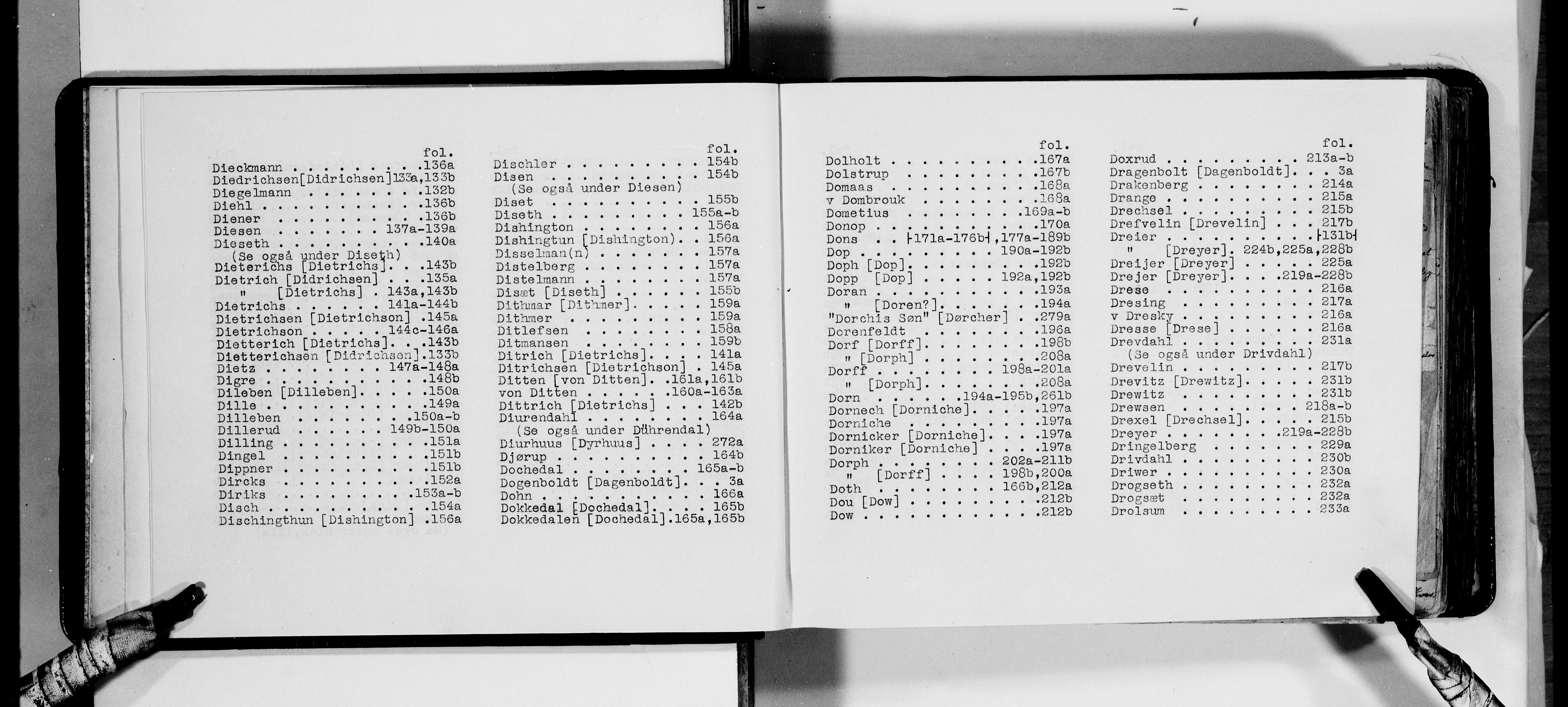 Lassens samlinger, AV/RA-PA-0051/F/Fa/L0011: Personalhistoriske og genealogiske opptegnelser: Daa - Døvle, 1500-1907