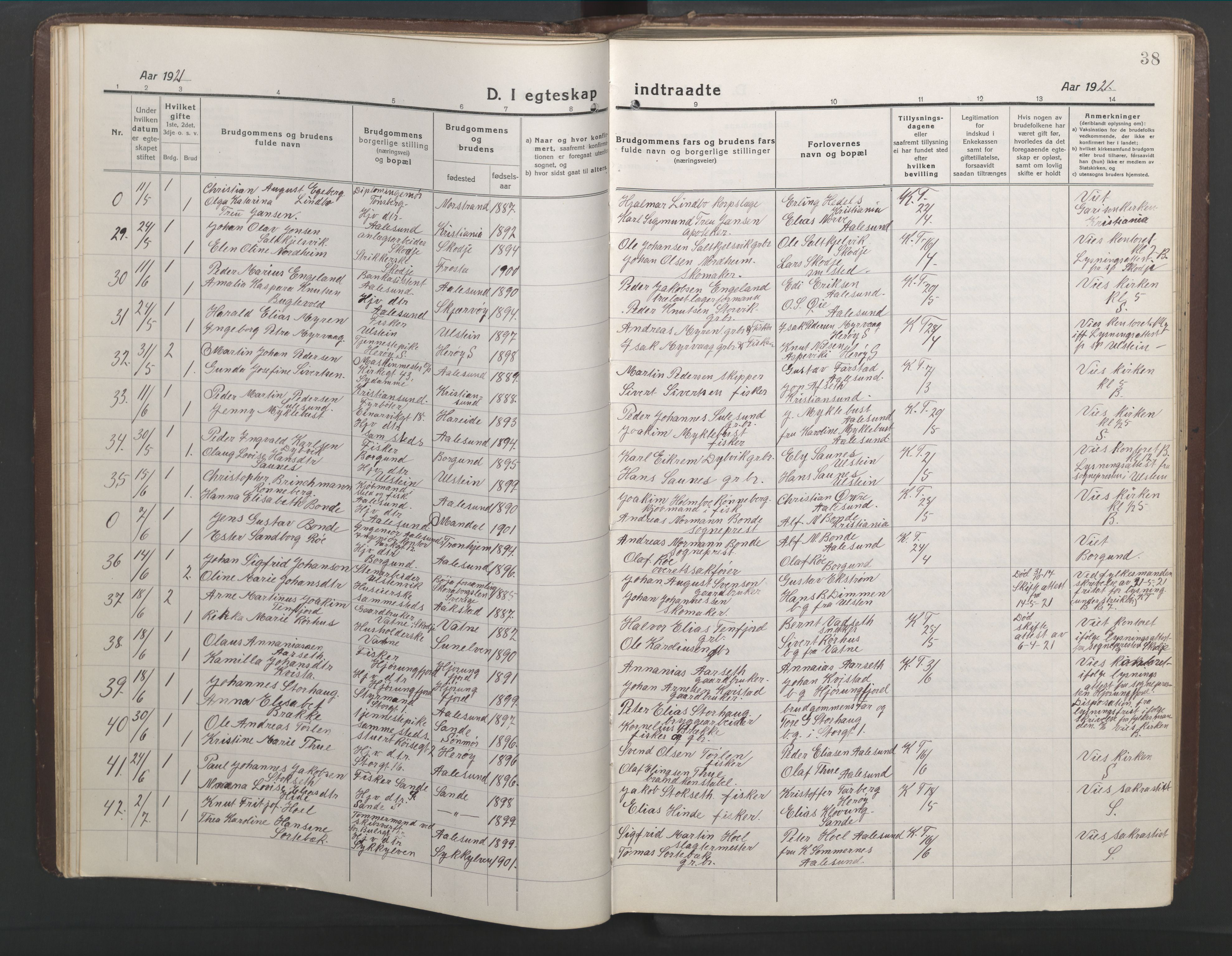 Ministerialprotokoller, klokkerbøker og fødselsregistre - Møre og Romsdal, AV/SAT-A-1454/529/L0473: Klokkerbok nr. 529C10, 1918-1941, s. 38