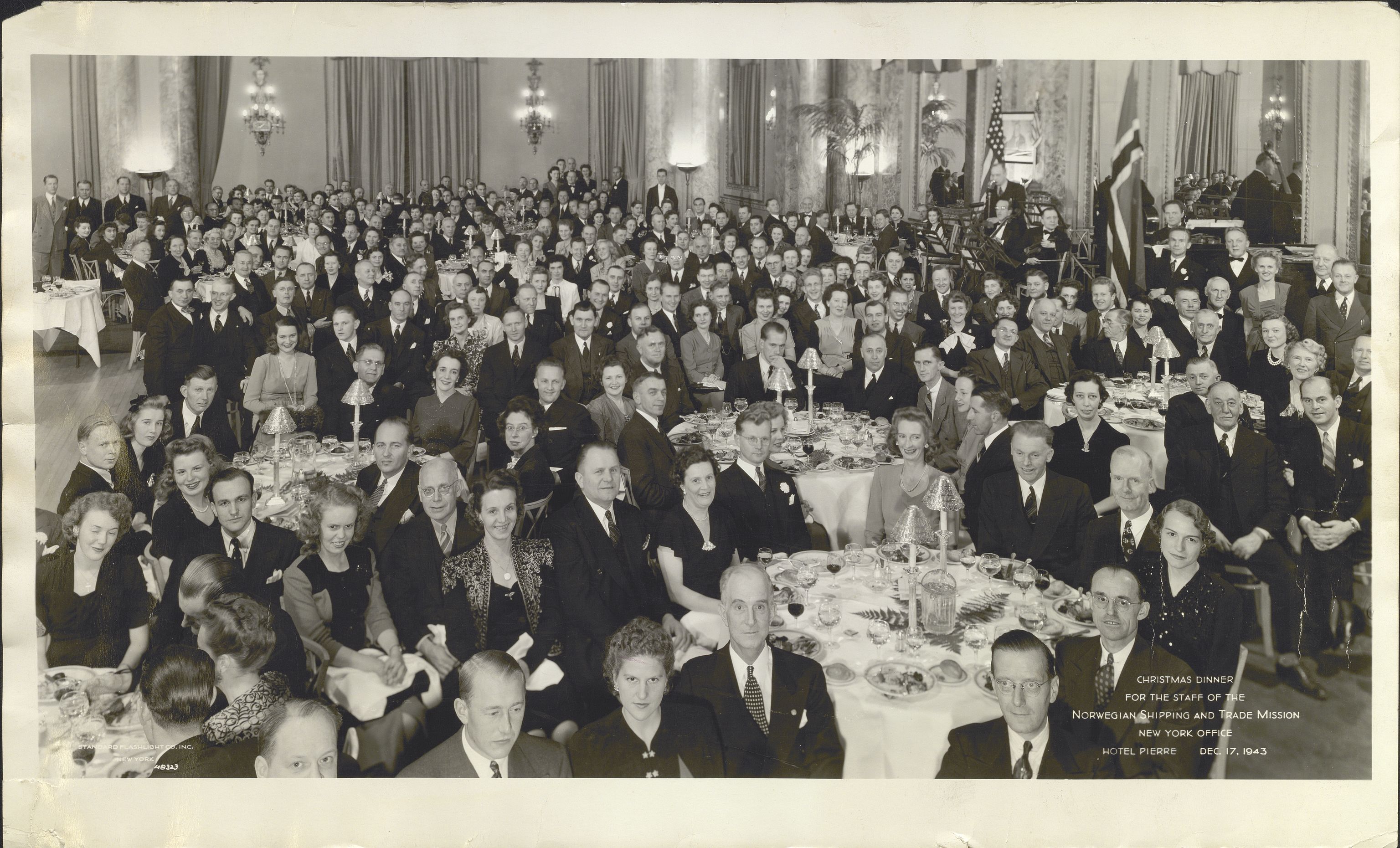 Bergens Skipperforening, AV/SAB-SAB-PA-0664/U/L0005: Christmas Dinner for the staff of the Norwegian Shipping and Trade Mission New York office Hotel Pierre, 17. desember 1943, 1943