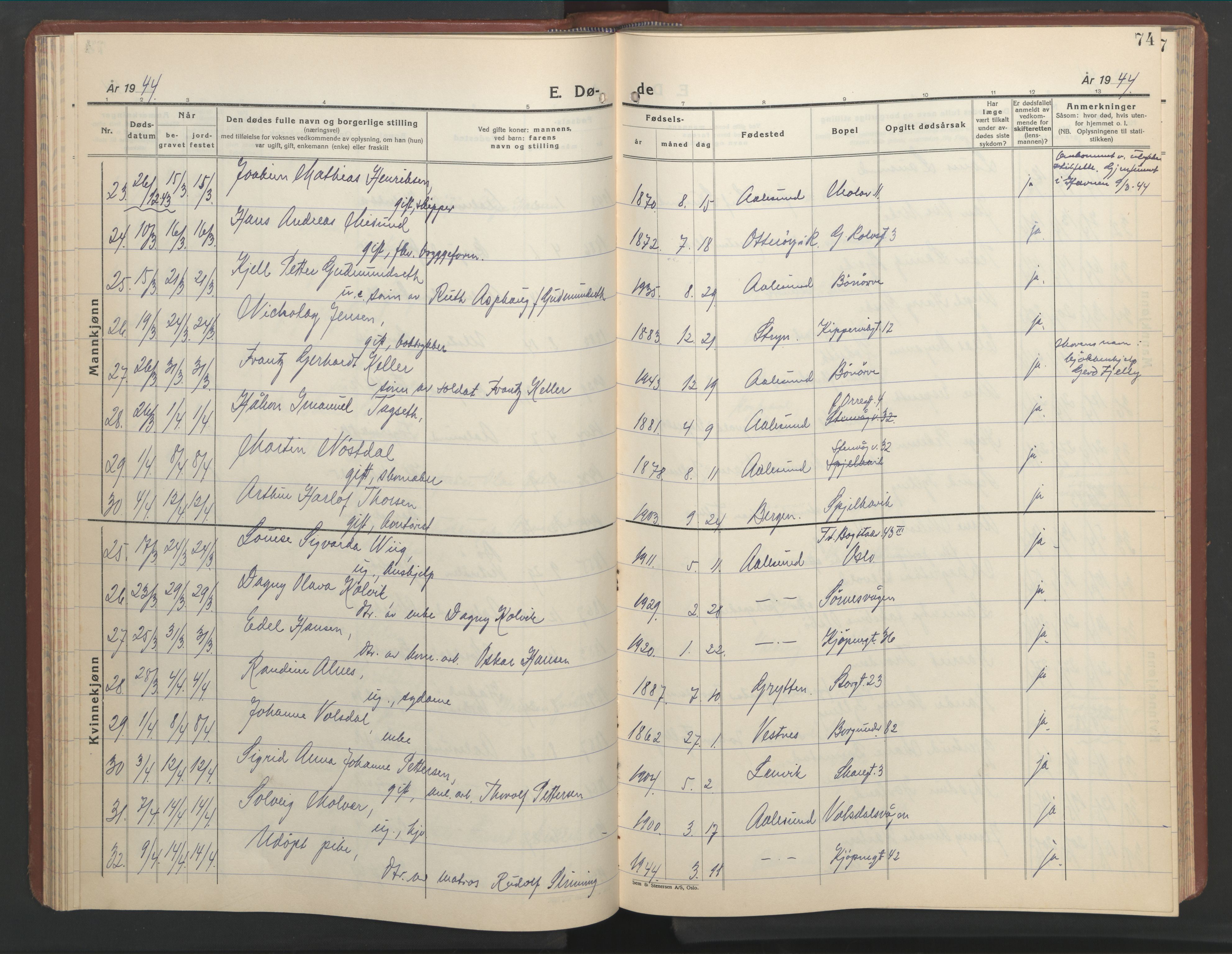 Ministerialprotokoller, klokkerbøker og fødselsregistre - Møre og Romsdal, AV/SAT-A-1454/529/L0478: Klokkerbok nr. 529C15, 1938-1951, s. 74