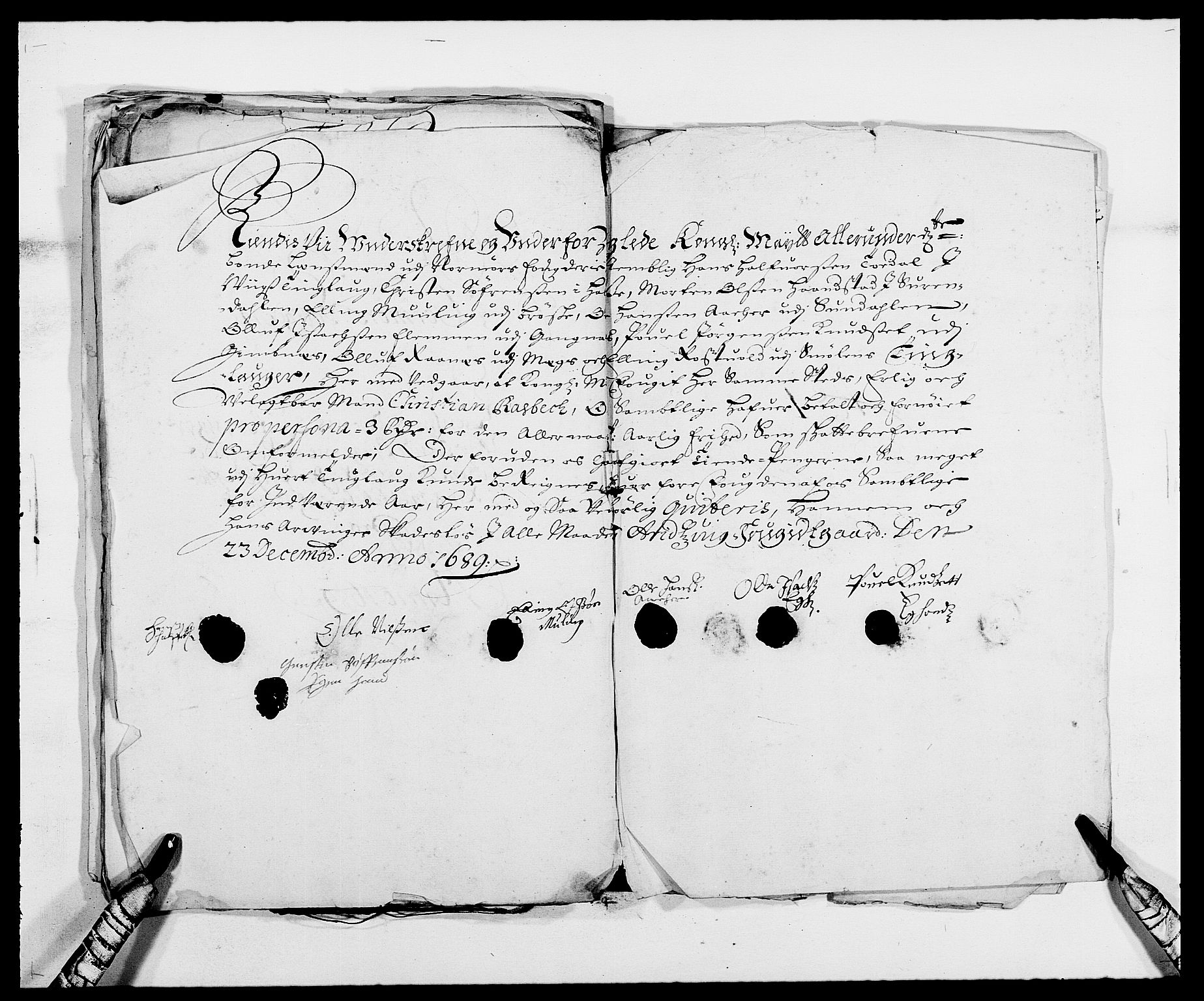 Rentekammeret inntil 1814, Reviderte regnskaper, Fogderegnskap, RA/EA-4092/R56/L3733: Fogderegnskap Nordmøre, 1687-1689, s. 462