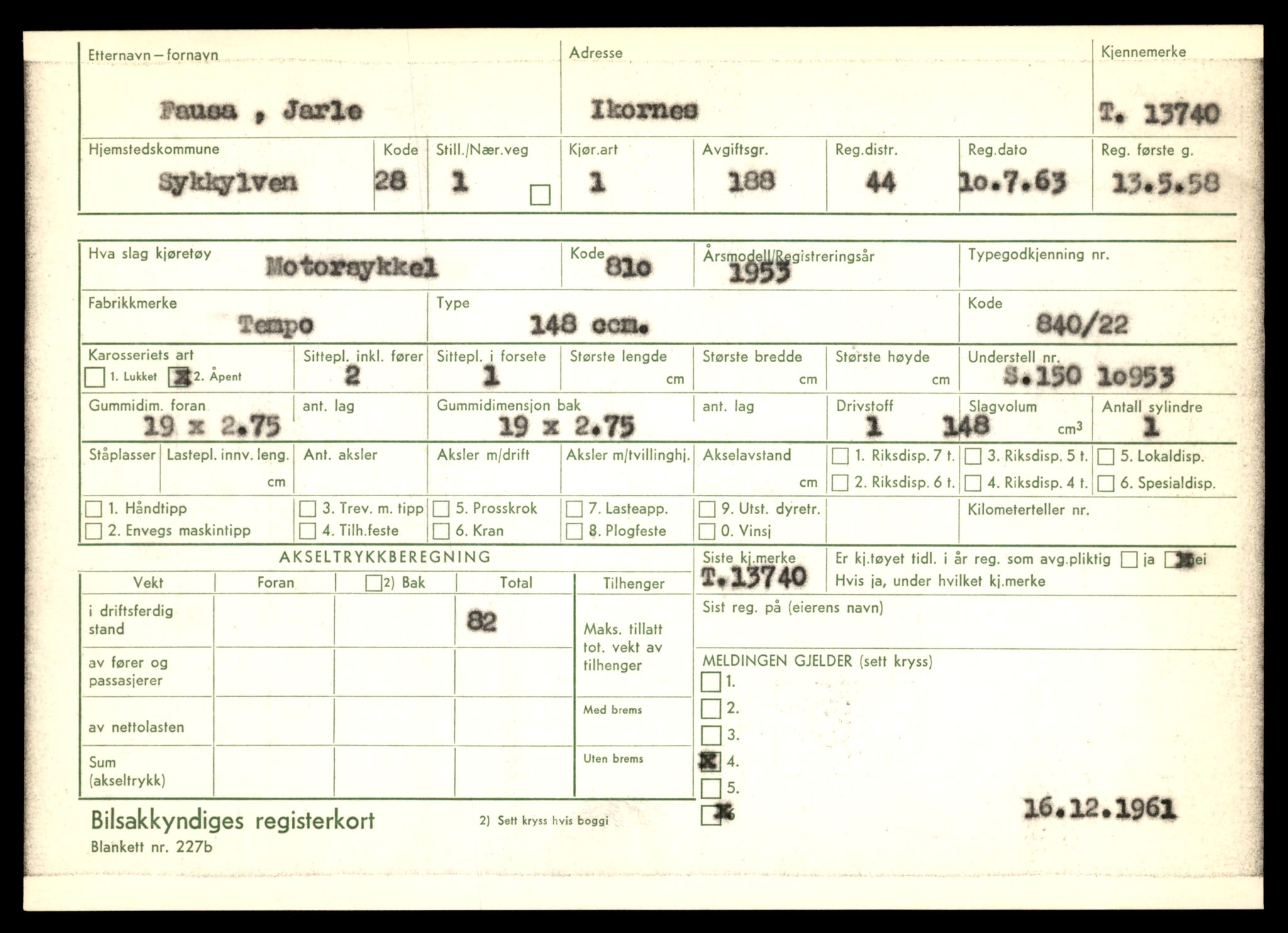 Møre og Romsdal vegkontor - Ålesund trafikkstasjon, AV/SAT-A-4099/F/Fe/L0041: Registreringskort for kjøretøy T 13710 - T 13905, 1927-1998, s. 563