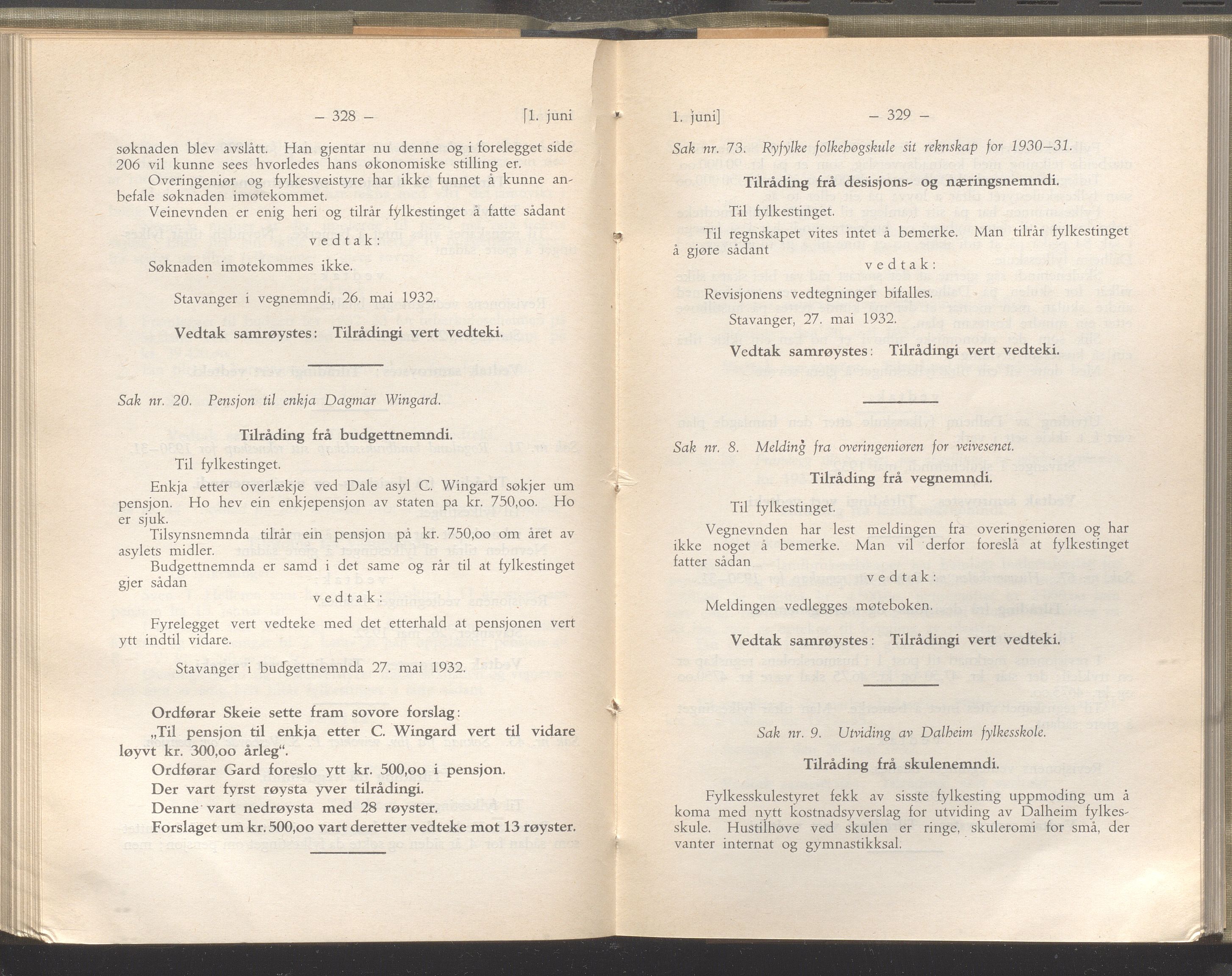 Rogaland fylkeskommune - Fylkesrådmannen , IKAR/A-900/A/Aa/Aaa/L0051: Møtebok , 1932, s. 328-329