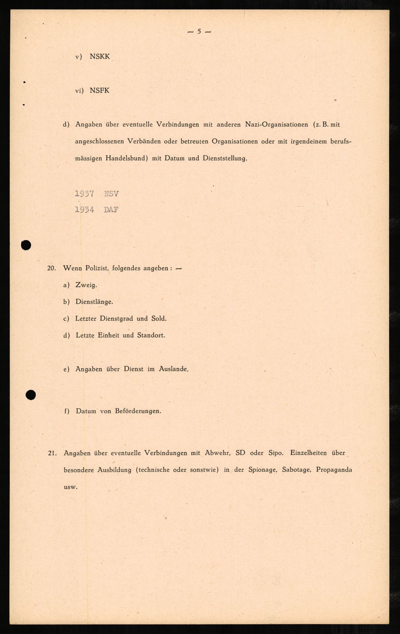 Forsvaret, Forsvarets overkommando II, RA/RAFA-3915/D/Db/L0002: CI Questionaires. Tyske okkupasjonsstyrker i Norge. Tyskere., 1945-1946, s. 44