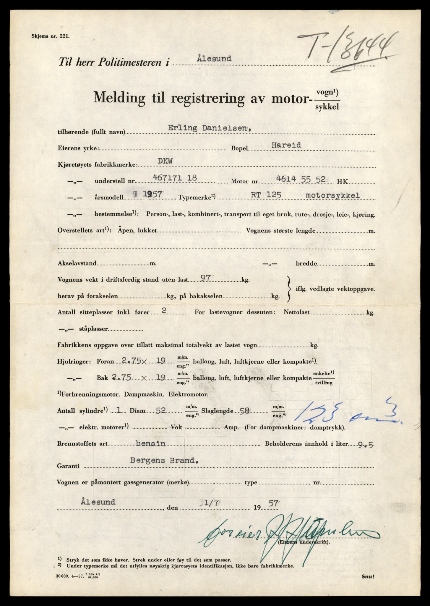 Møre og Romsdal vegkontor - Ålesund trafikkstasjon, AV/SAT-A-4099/F/Fe/L0040: Registreringskort for kjøretøy T 13531 - T 13709, 1927-1998, s. 1995