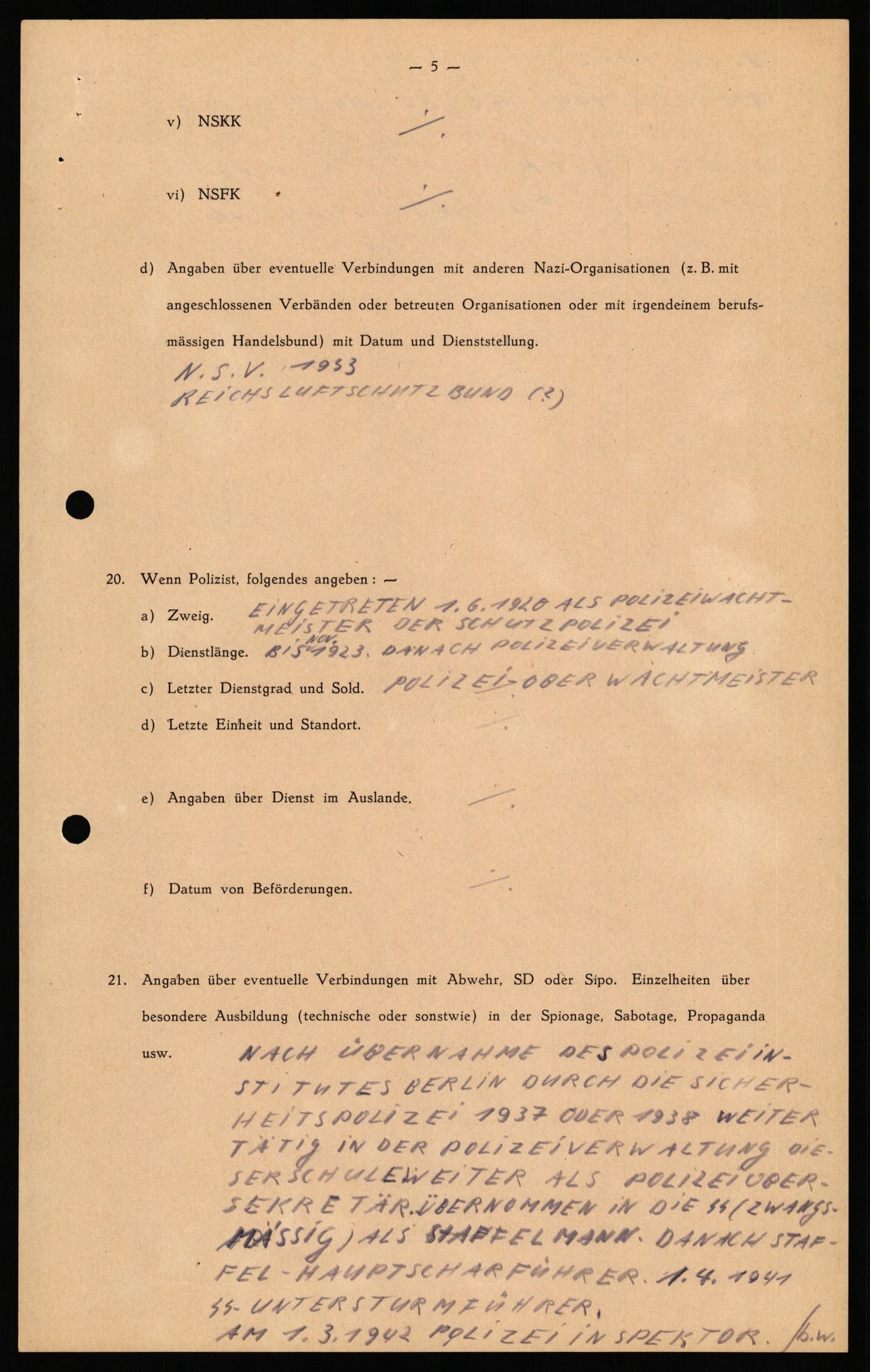 Forsvaret, Forsvarets overkommando II, AV/RA-RAFA-3915/D/Db/L0033: CI Questionaires. Tyske okkupasjonsstyrker i Norge. Tyskere., 1945-1946, s. 41