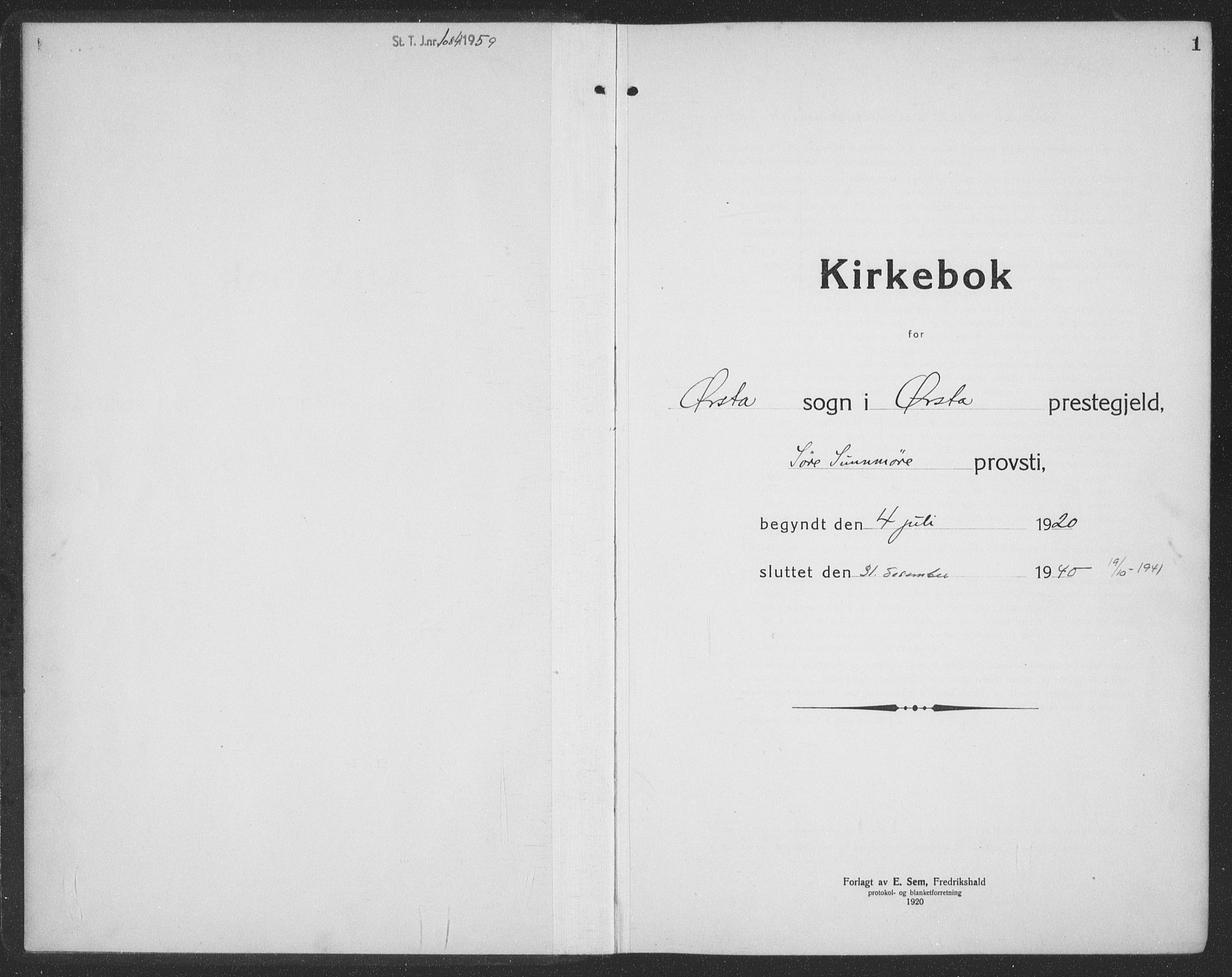 Ministerialprotokoller, klokkerbøker og fødselsregistre - Møre og Romsdal, AV/SAT-A-1454/513/L0191: Klokkerbok nr. 513C05, 1920-1941, s. 1
