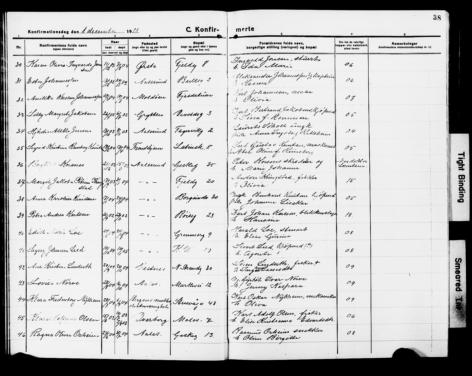 Ministerialprotokoller, klokkerbøker og fødselsregistre - Møre og Romsdal, AV/SAT-A-1454/529/L0472: Klokkerbok nr. 529C09, 1917-1929, s. 38