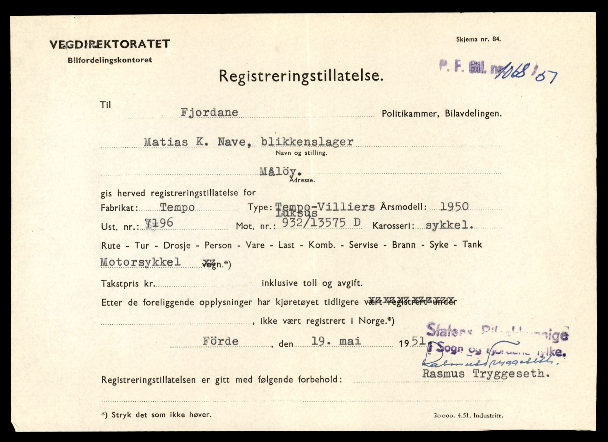 Møre og Romsdal vegkontor - Ålesund trafikkstasjon, AV/SAT-A-4099/F/Fe/L0041: Registreringskort for kjøretøy T 13710 - T 13905, 1927-1998, s. 395
