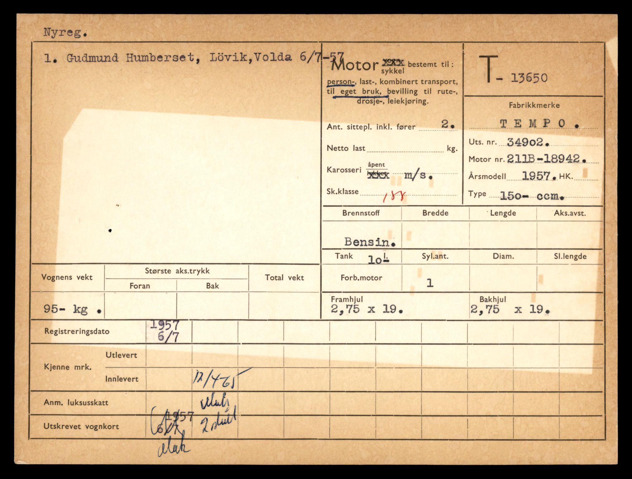 Møre og Romsdal vegkontor - Ålesund trafikkstasjon, AV/SAT-A-4099/F/Fe/L0040: Registreringskort for kjøretøy T 13531 - T 13709, 1927-1998, s. 2123