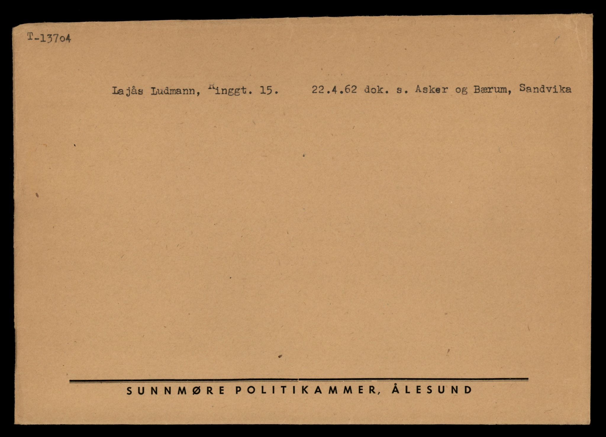 Møre og Romsdal vegkontor - Ålesund trafikkstasjon, AV/SAT-A-4099/F/Fe/L0040: Registreringskort for kjøretøy T 13531 - T 13709, 1927-1998, s. 2971