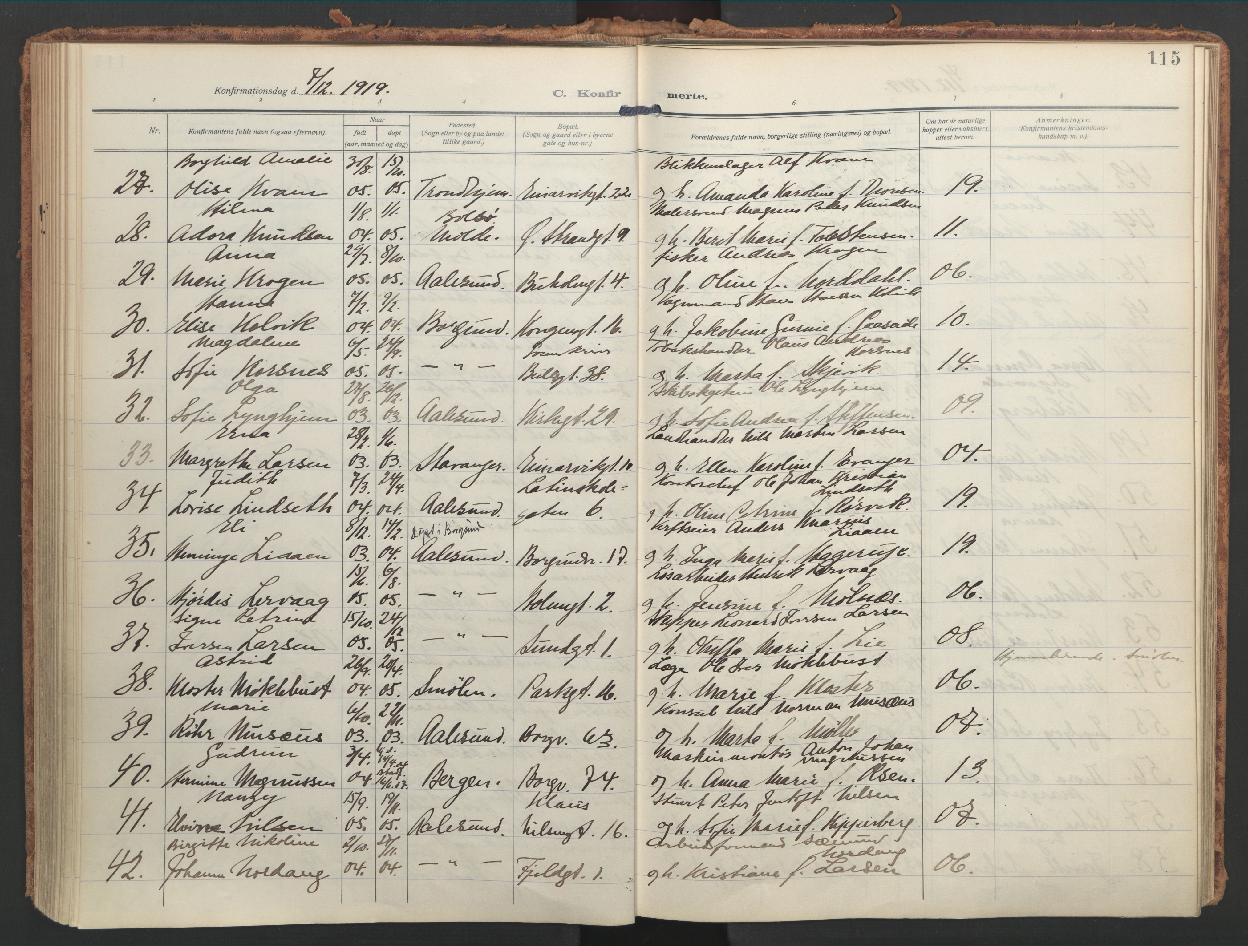 Ministerialprotokoller, klokkerbøker og fødselsregistre - Møre og Romsdal, AV/SAT-A-1454/529/L0461: Ministerialbok nr. 529A11, 1914-1925, s. 115