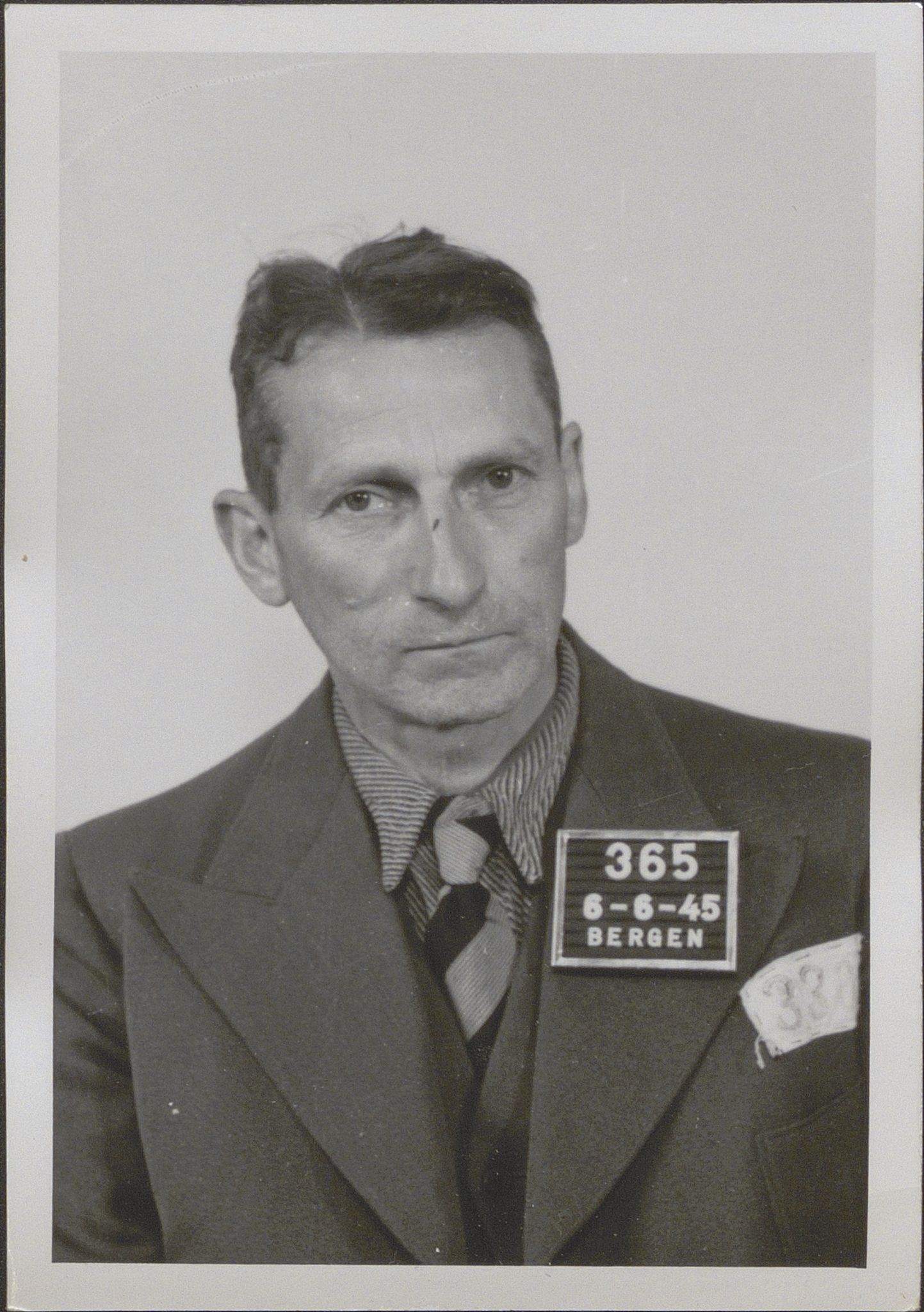 Bergen politikammer / politidistrikt, SAB/A-60401/Y/Yc/Ycd/L0004: Personfoto - landsvikere etc, 1945-1947, s. 338