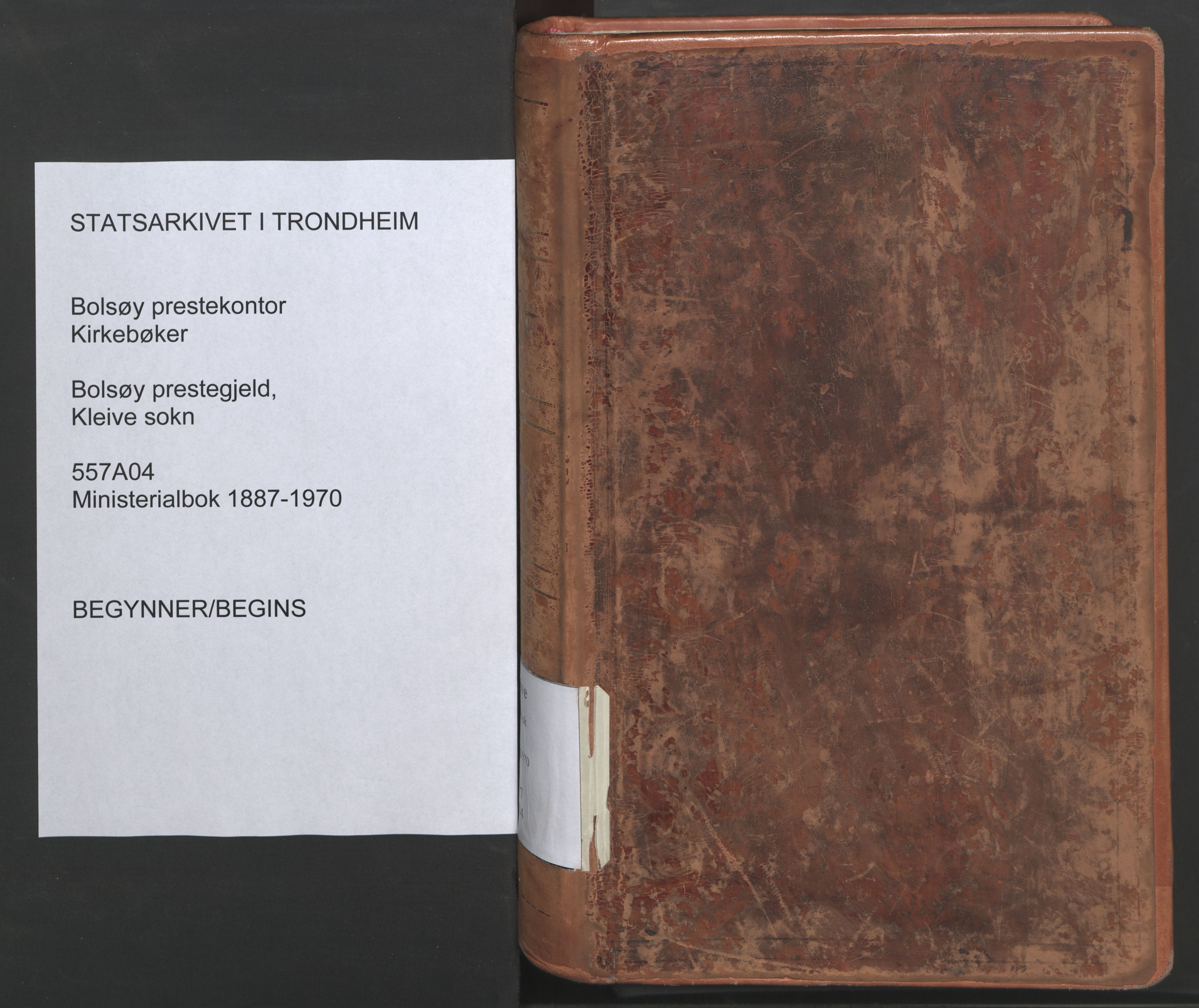 Ministerialprotokoller, klokkerbøker og fødselsregistre - Møre og Romsdal, AV/SAT-A-1454/557/L0682: Ministerialbok nr. 557A04, 1887-1970