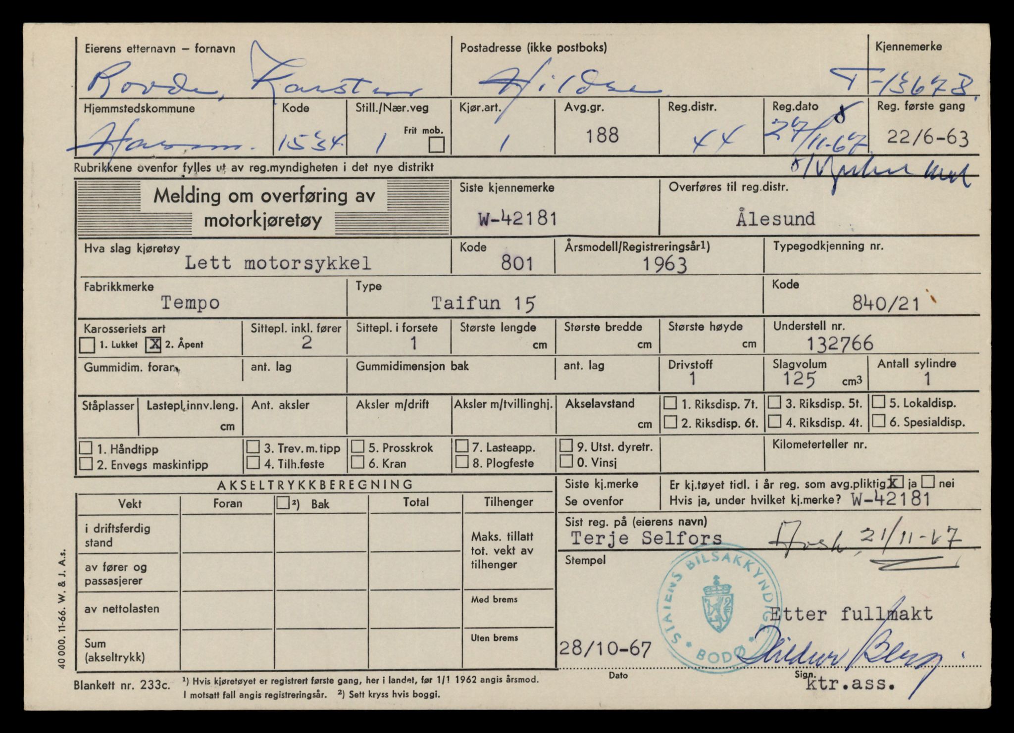 Møre og Romsdal vegkontor - Ålesund trafikkstasjon, AV/SAT-A-4099/F/Fe/L0040: Registreringskort for kjøretøy T 13531 - T 13709, 1927-1998, s. 2555