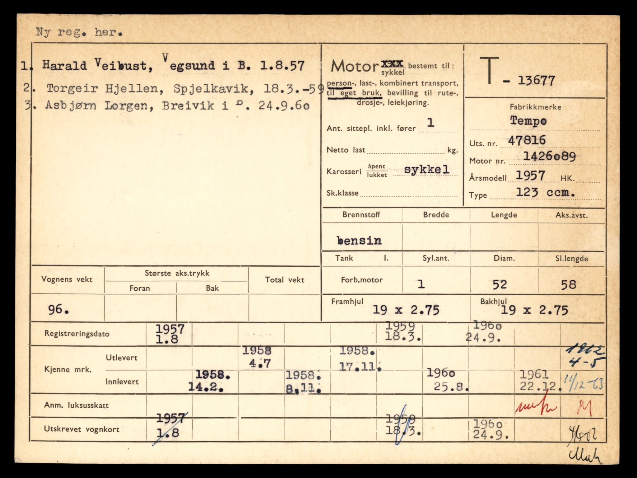 Møre og Romsdal vegkontor - Ålesund trafikkstasjon, AV/SAT-A-4099/F/Fe/L0040: Registreringskort for kjøretøy T 13531 - T 13709, 1927-1998, s. 2517