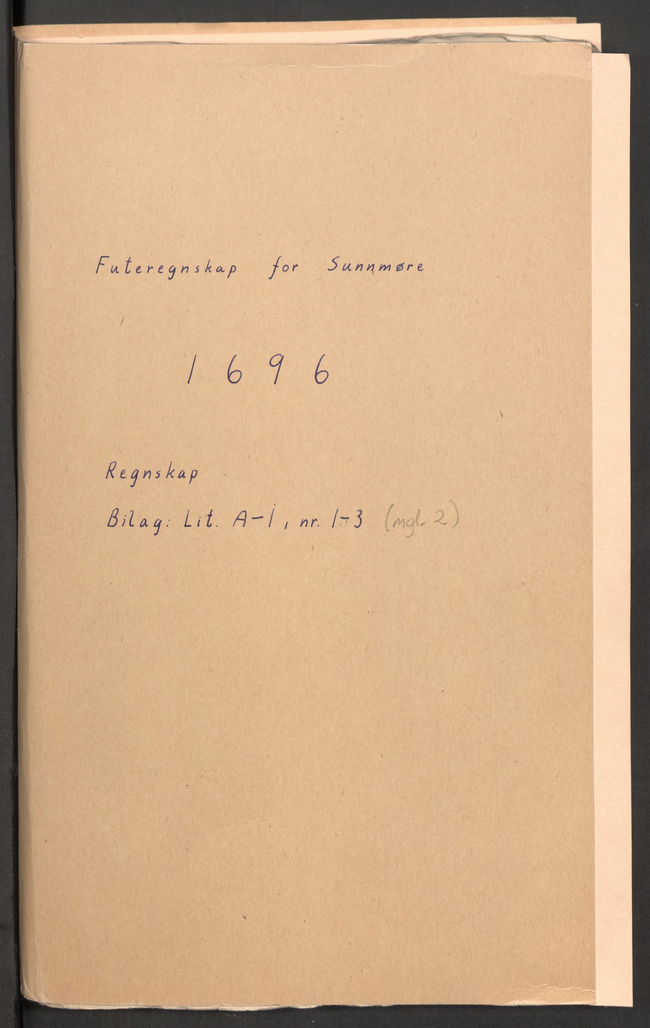 Rentekammeret inntil 1814, Reviderte regnskaper, Fogderegnskap, RA/EA-4092/R54/L3556: Fogderegnskap Sunnmøre, 1696-1698, s. 2