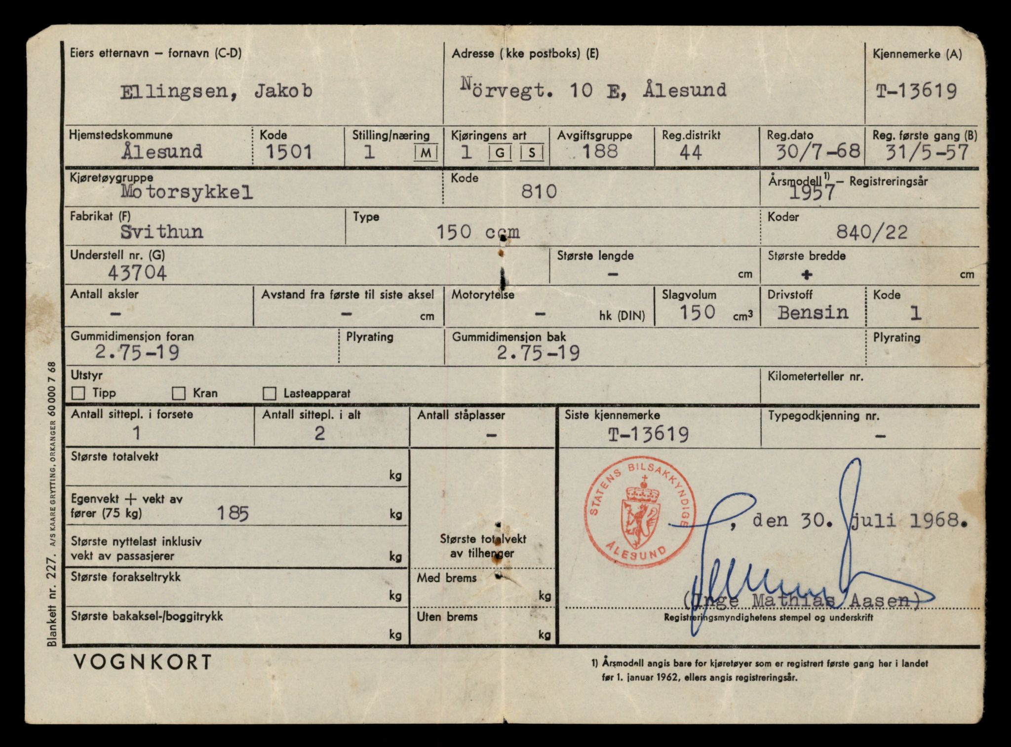 Møre og Romsdal vegkontor - Ålesund trafikkstasjon, AV/SAT-A-4099/F/Fe/L0040: Registreringskort for kjøretøy T 13531 - T 13709, 1927-1998, s. 1558