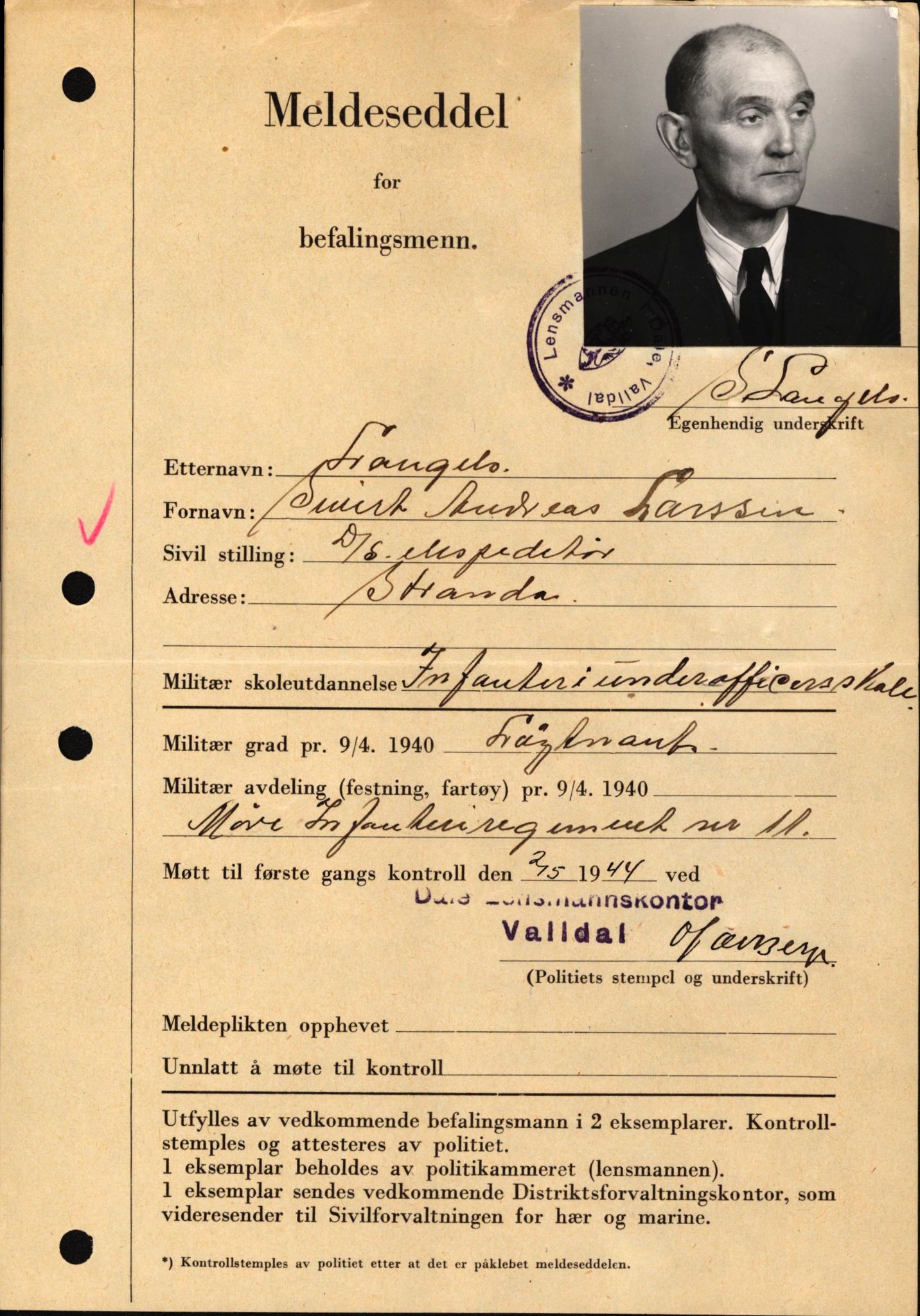 Forsvaret, Forsvarets krigshistoriske avdeling, AV/RA-RAFA-2017/Y/Yf/L0209: II-C-11-2121  -  Okkupasjonstiden.  Meldesedler for befal med foto og oppl. om militær grad 9. apr. 1940., 1944-1945, s. 17