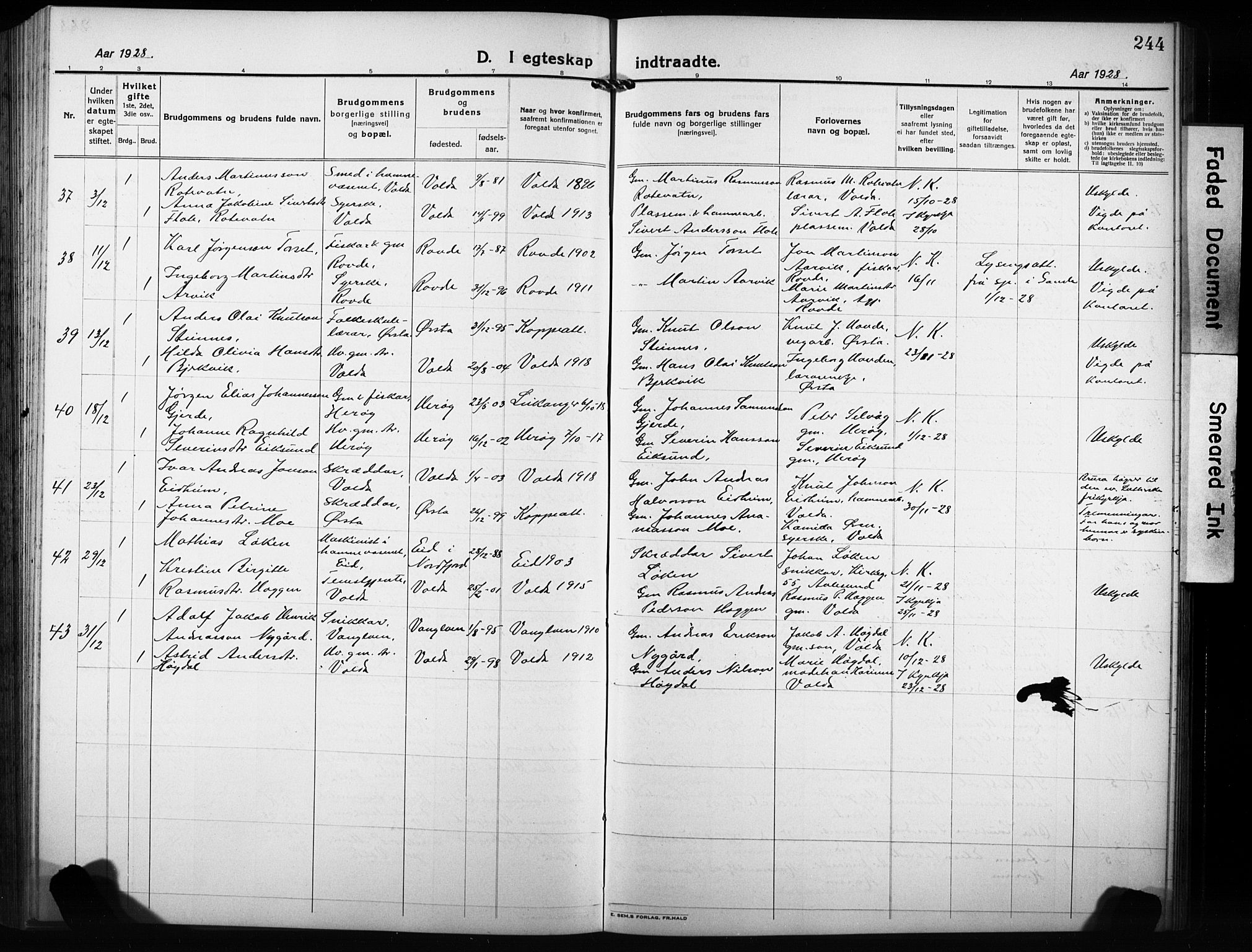 Ministerialprotokoller, klokkerbøker og fødselsregistre - Møre og Romsdal, AV/SAT-A-1454/511/L0160: Klokkerbok nr. 511C06, 1920-1932, s. 244