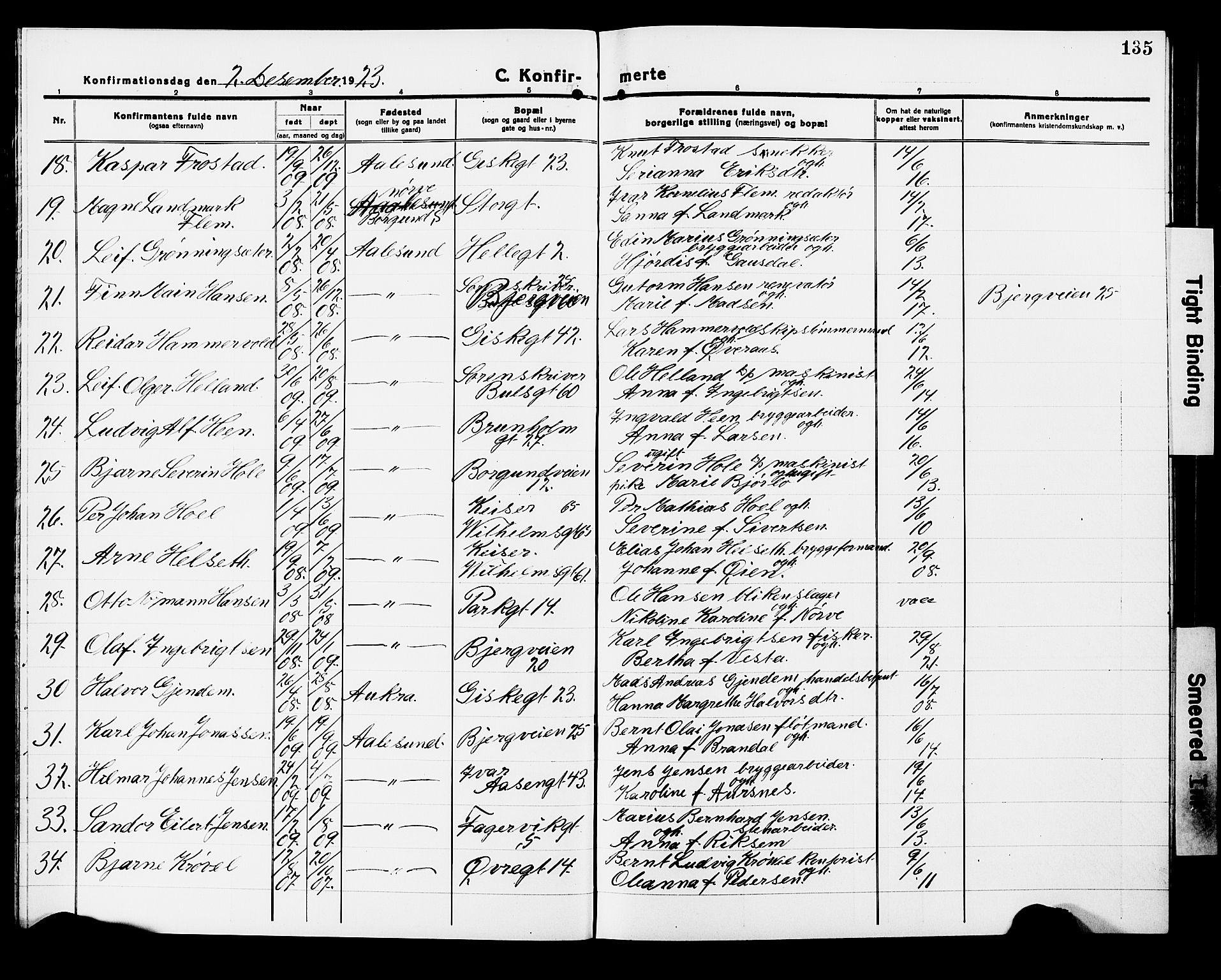 Ministerialprotokoller, klokkerbøker og fødselsregistre - Møre og Romsdal, AV/SAT-A-1454/529/L0472: Klokkerbok nr. 529C09, 1917-1929, s. 135