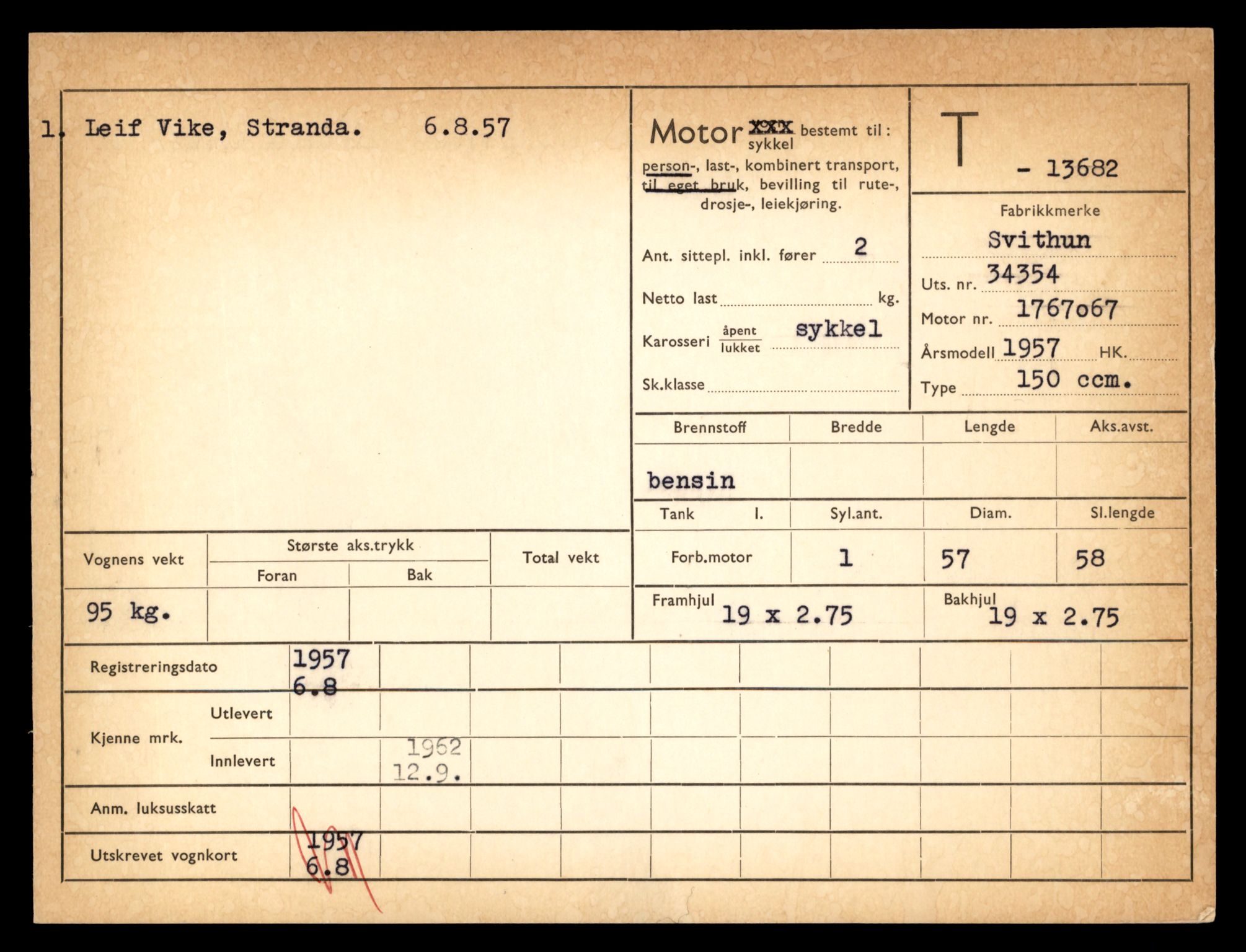 Møre og Romsdal vegkontor - Ålesund trafikkstasjon, AV/SAT-A-4099/F/Fe/L0040: Registreringskort for kjøretøy T 13531 - T 13709, 1927-1998, s. 2611