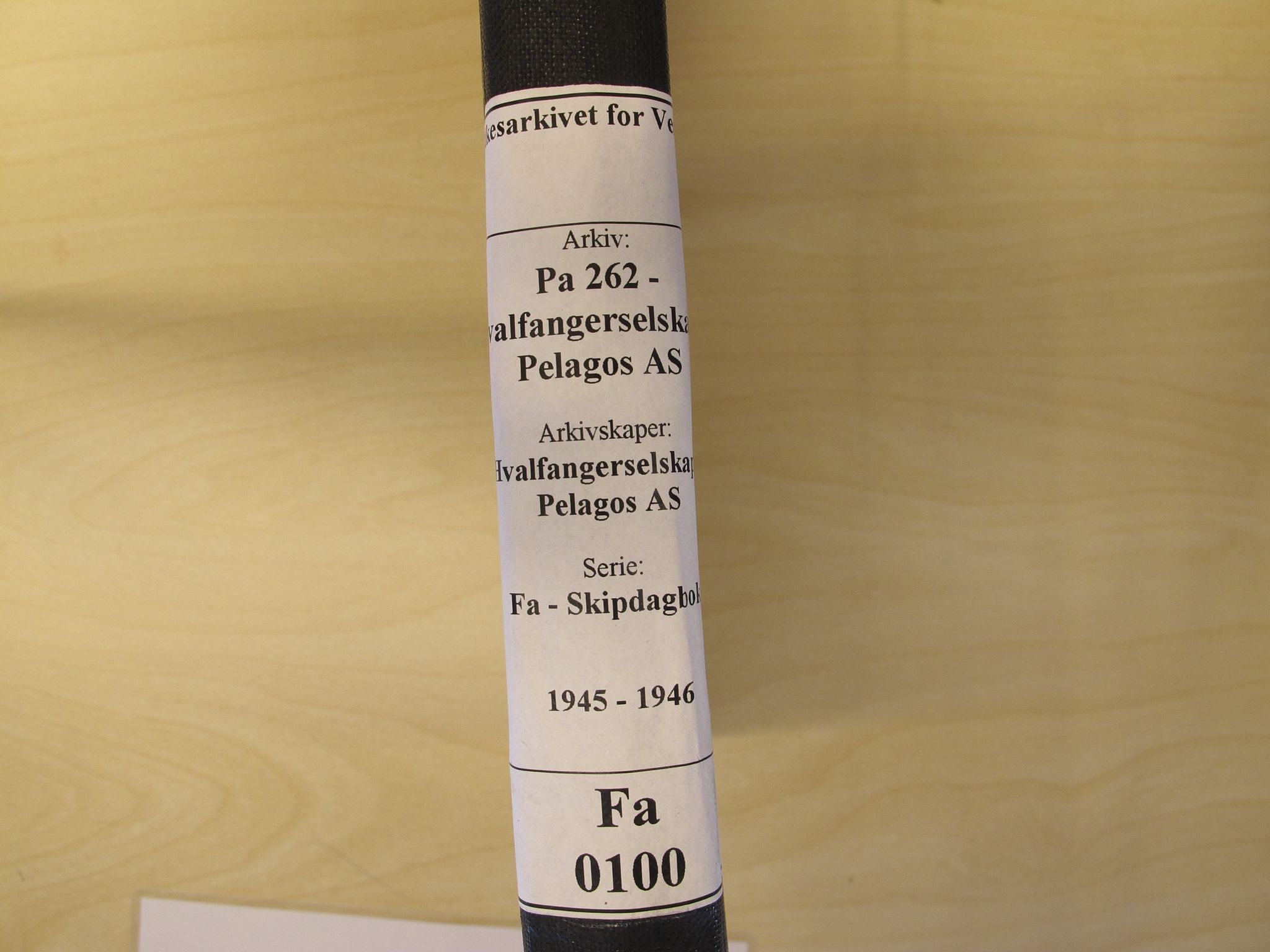 Pa 262 - Hvalfangerselskapet Pelagos AS, VEMU/A-1330/F/Fa/L0100: Pelagos, fl.k - dekksdagbok, 1945-1946