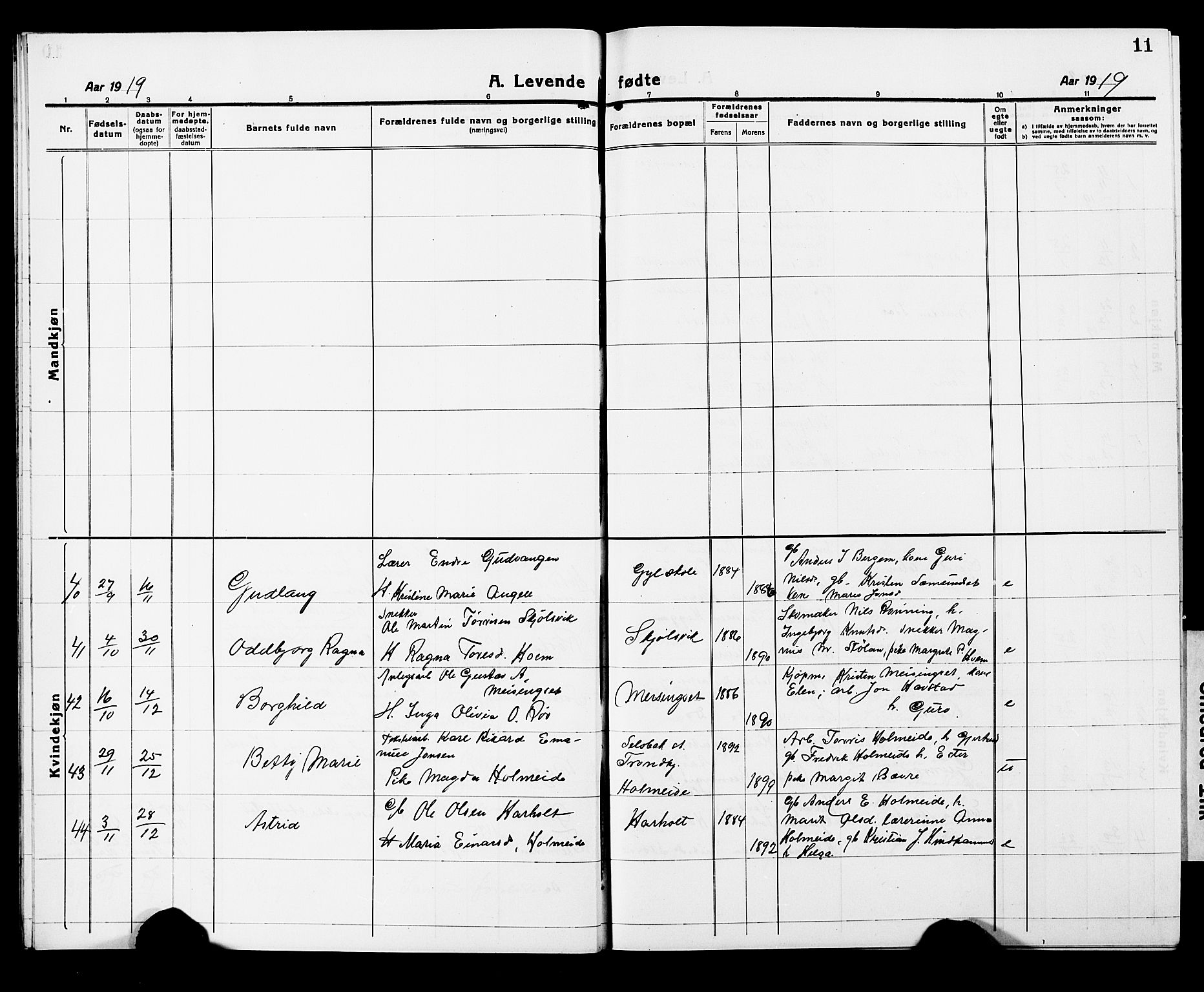 Ministerialprotokoller, klokkerbøker og fødselsregistre - Møre og Romsdal, AV/SAT-A-1454/586/L0994: Klokkerbok nr. 586C05, 1919-1927, s. 11