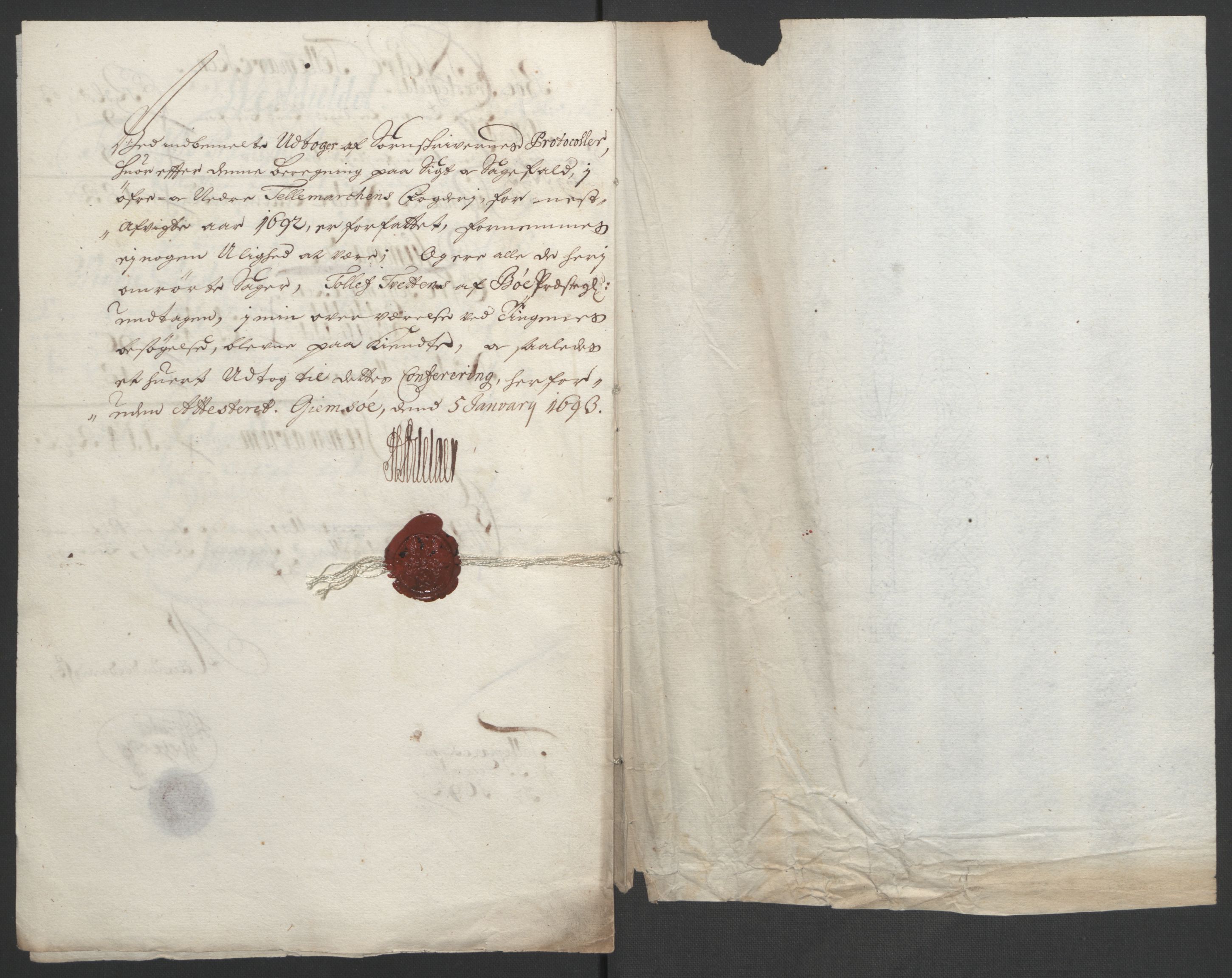 Rentekammeret inntil 1814, Reviderte regnskaper, Fogderegnskap, AV/RA-EA-4092/R35/L2090: Fogderegnskap Øvre og Nedre Telemark, 1692, s. 7