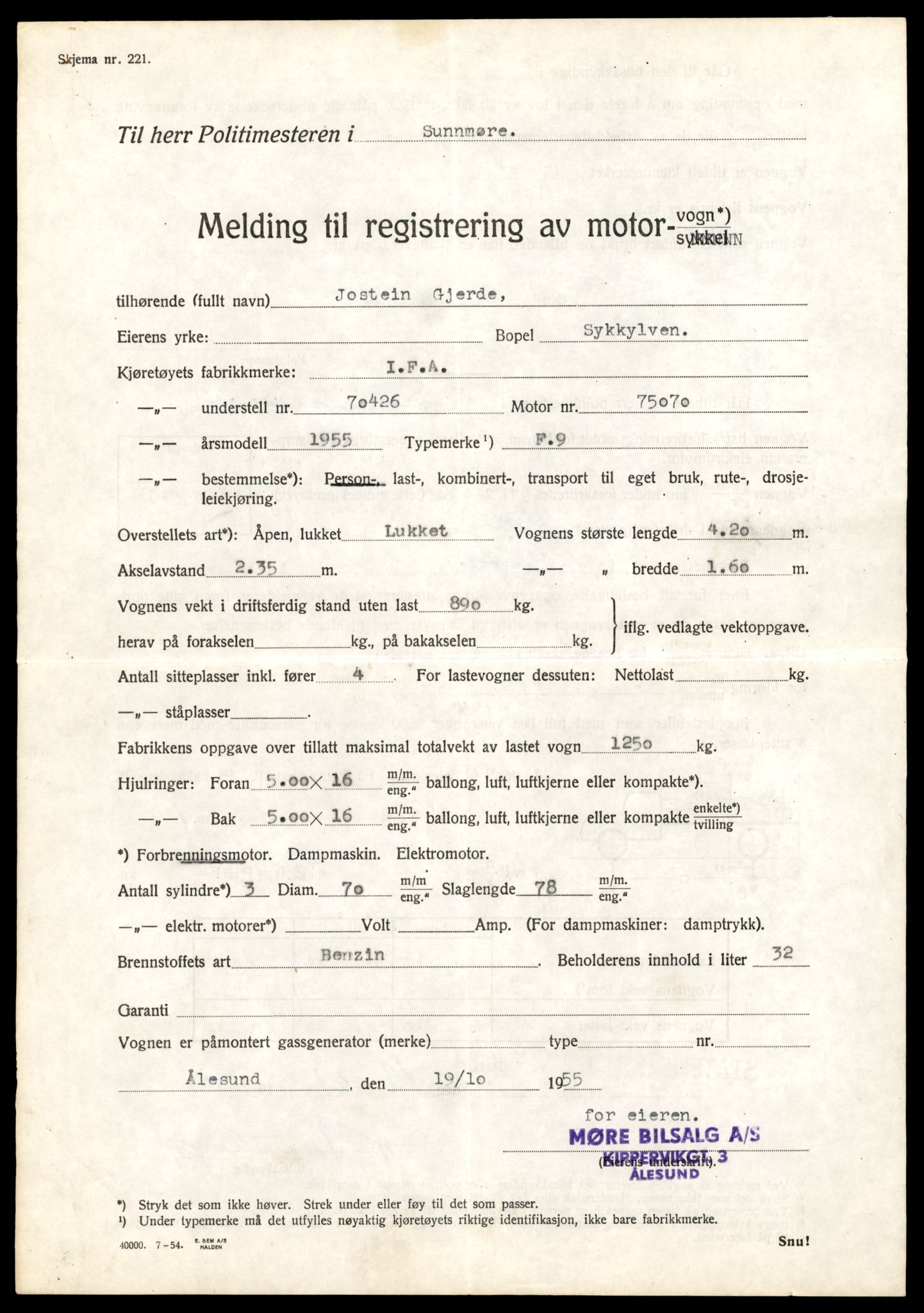 Møre og Romsdal vegkontor - Ålesund trafikkstasjon, AV/SAT-A-4099/F/Fe/L0049: Registreringskort for kjøretøy T 14864 - T 18613, 1927-1998, s. 1609