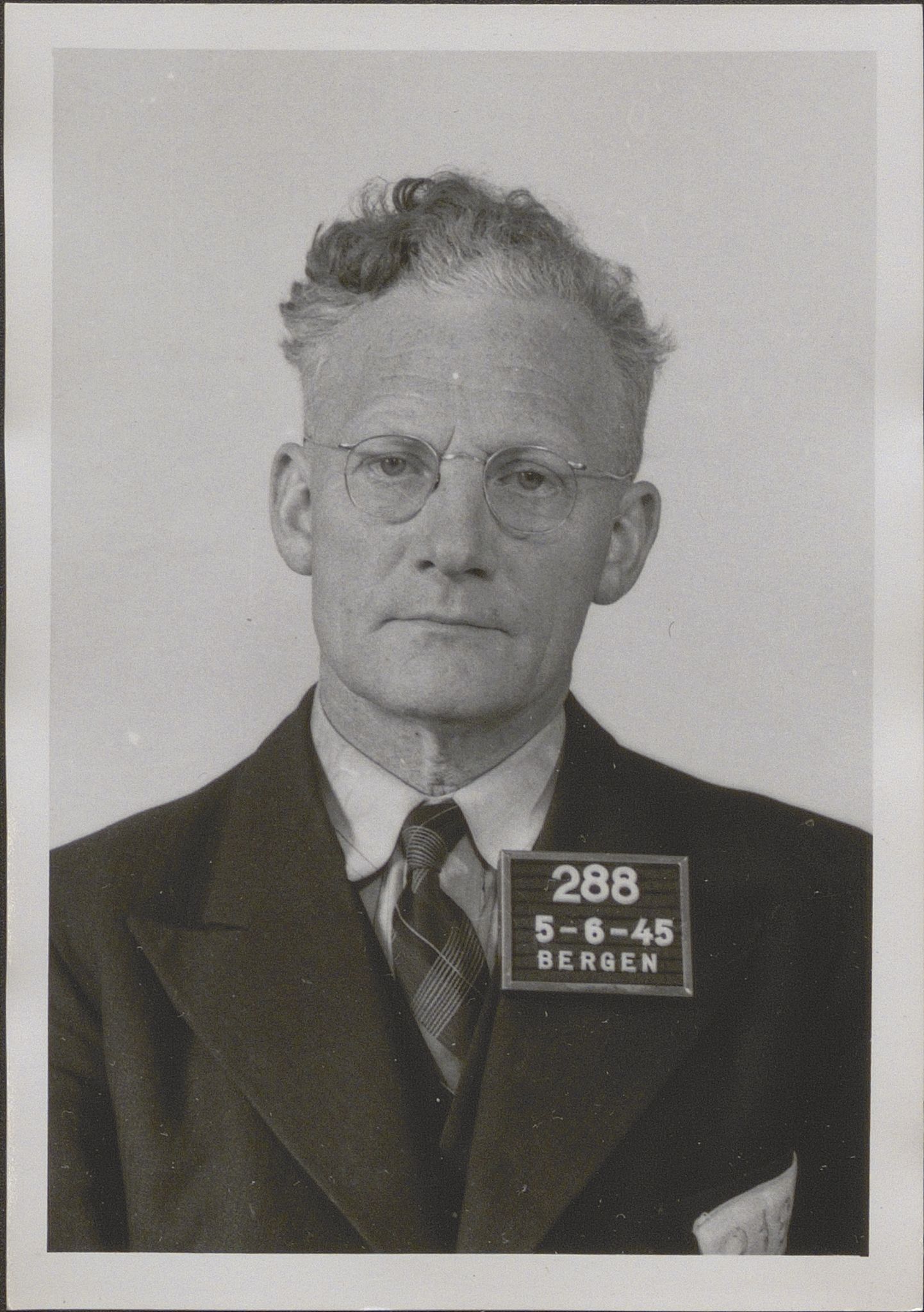 Bergen politikammer / politidistrikt, SAB/A-60401/Y/Yc/Ycd/L0004: Personfoto - landsvikere etc, 1945-1947, s. 266