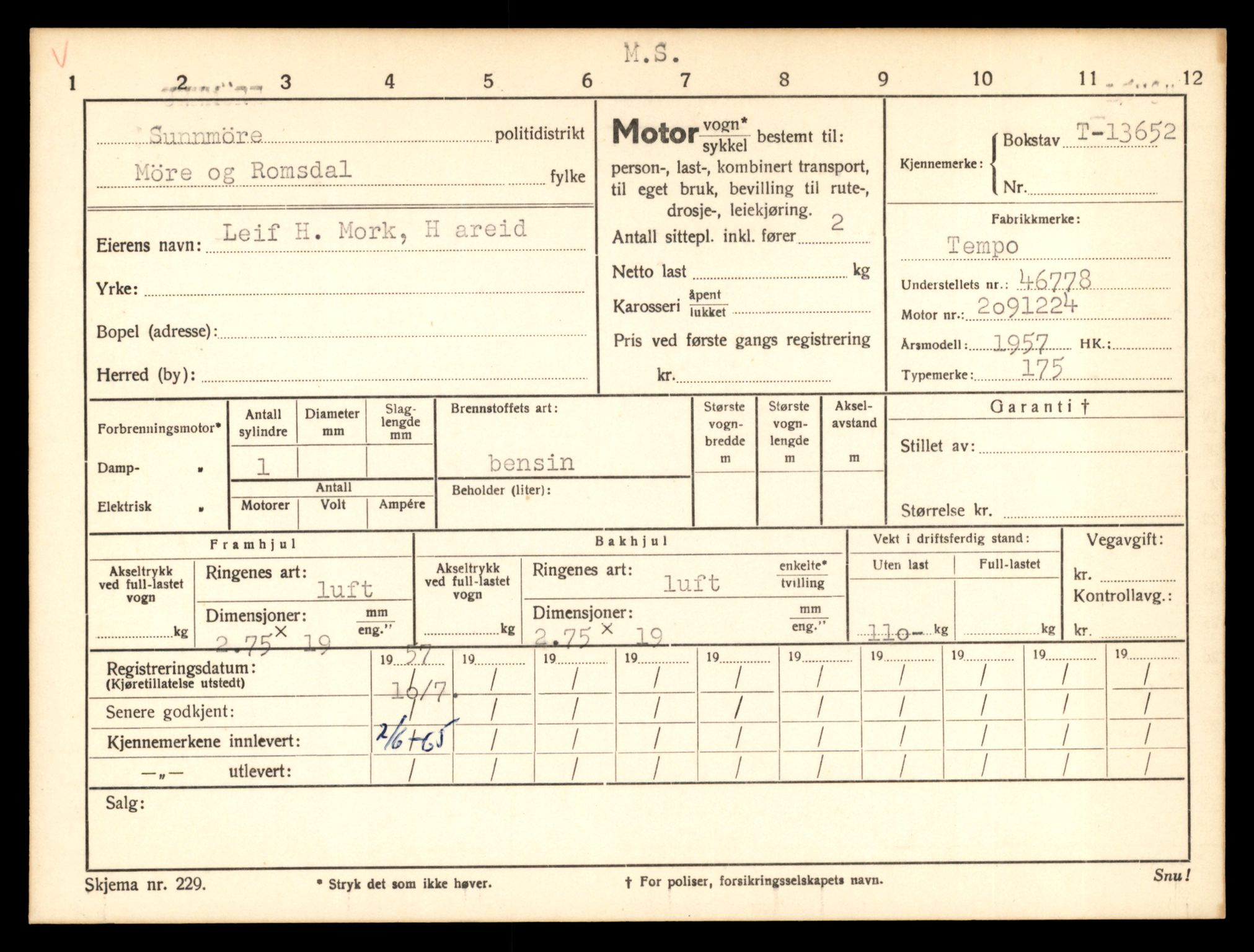 Møre og Romsdal vegkontor - Ålesund trafikkstasjon, AV/SAT-A-4099/F/Fe/L0040: Registreringskort for kjøretøy T 13531 - T 13709, 1927-1998, s. 2137