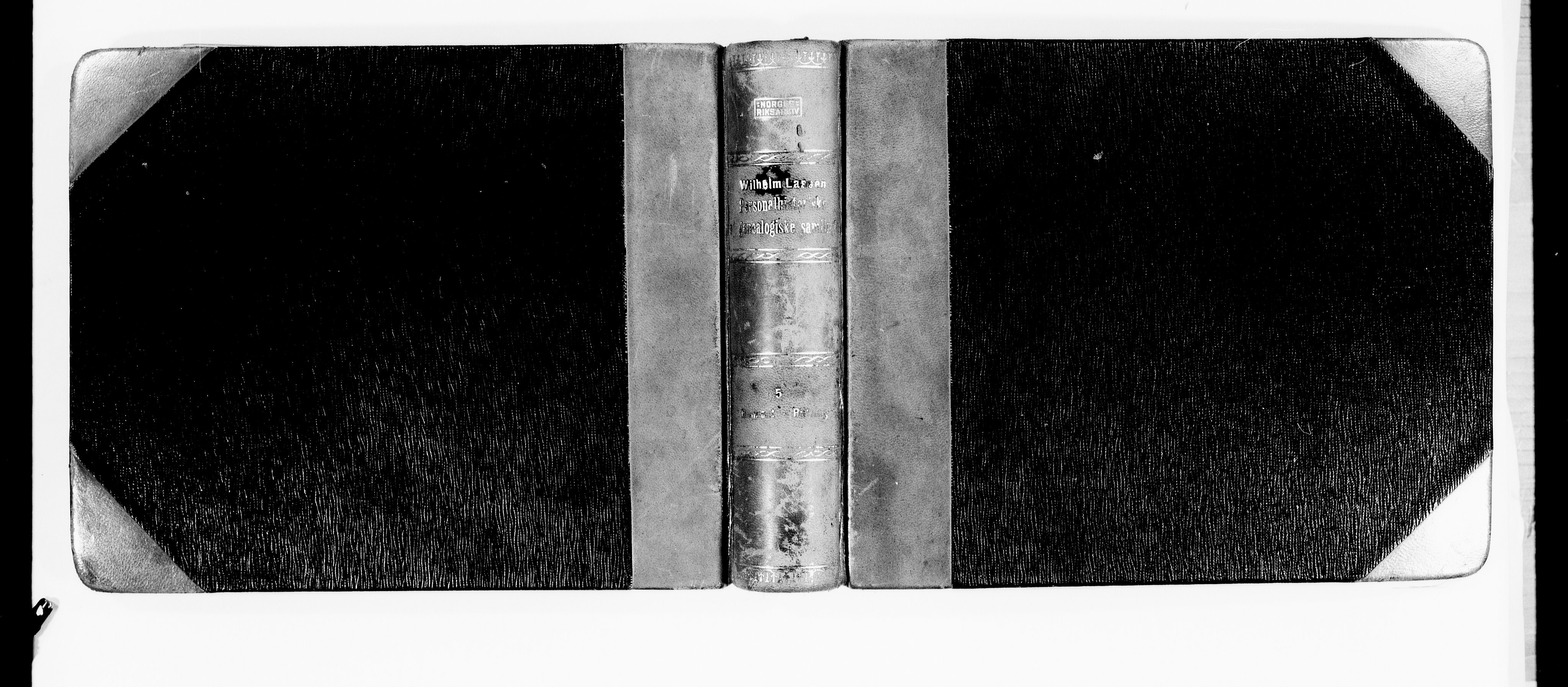 Lassens samlinger, AV/RA-PA-0051/F/Fa/L0005: Personalhistoriske og genealogiske opptegnelser: Belmont - Biltzing, 1500-1907