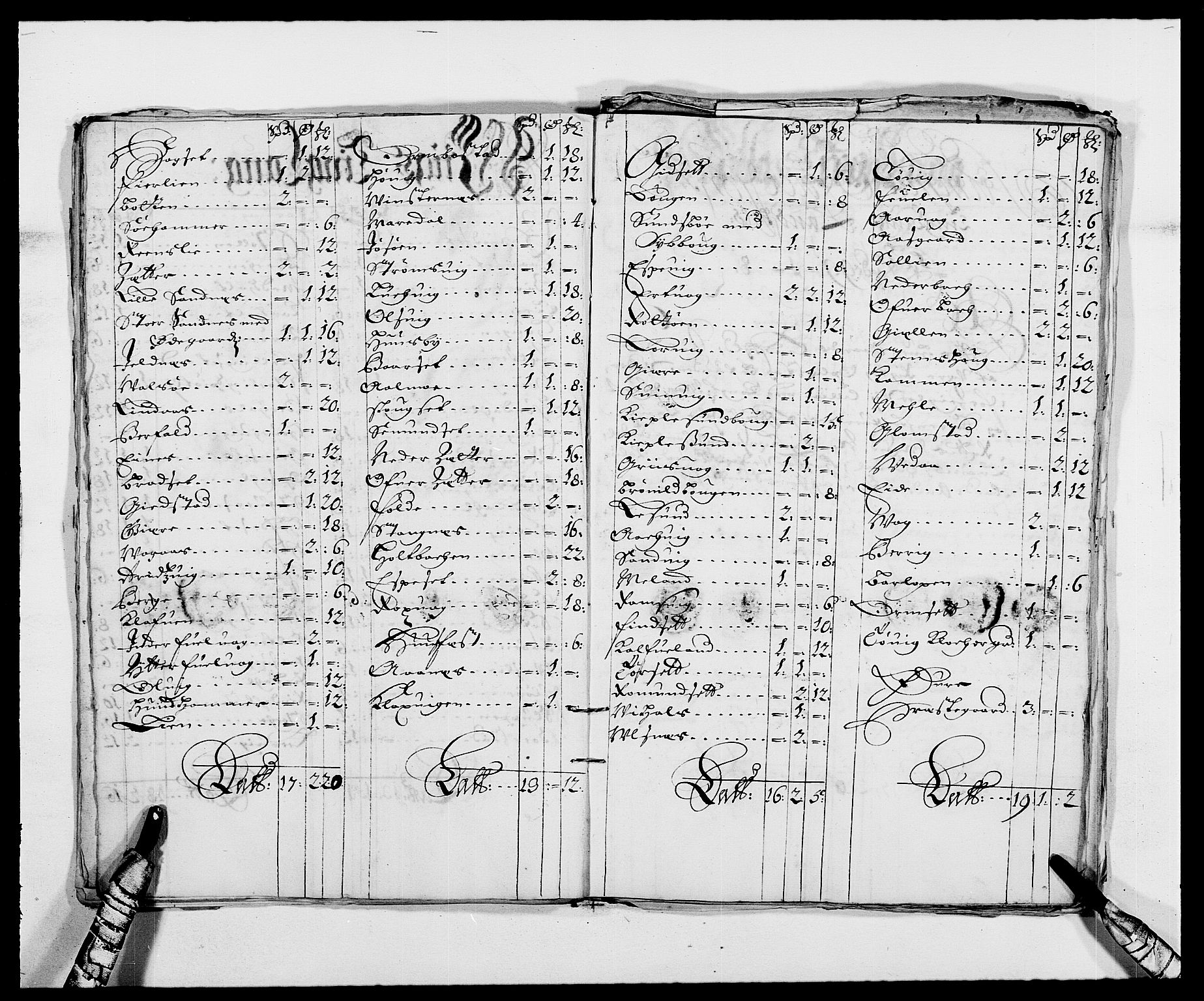 Rentekammeret inntil 1814, Reviderte regnskaper, Fogderegnskap, RA/EA-4092/R56/L3733: Fogderegnskap Nordmøre, 1687-1689, s. 93