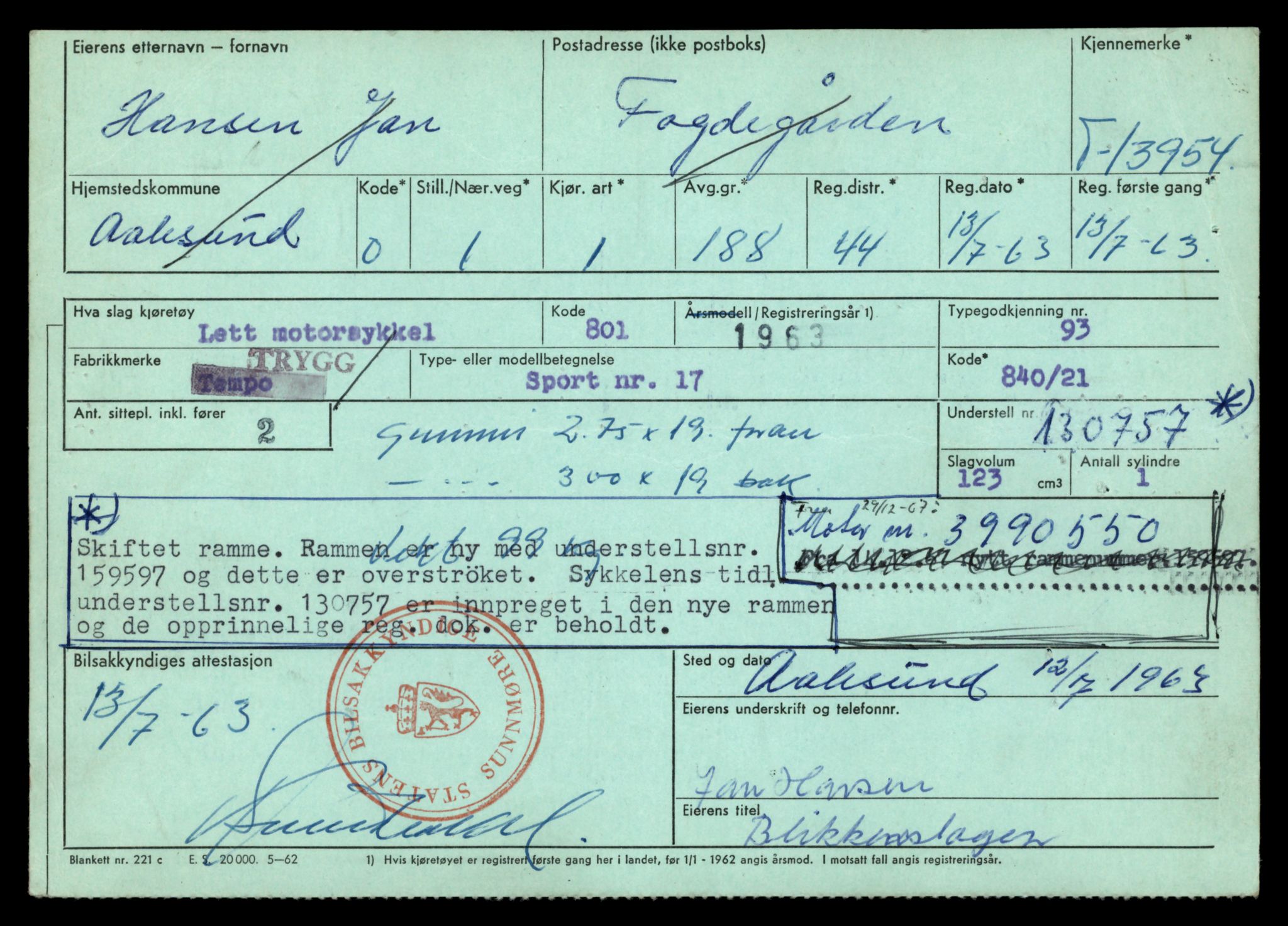 Møre og Romsdal vegkontor - Ålesund trafikkstasjon, AV/SAT-A-4099/F/Fe/L0042: Registreringskort for kjøretøy T 13906 - T 14079, 1927-1998, s. 804
