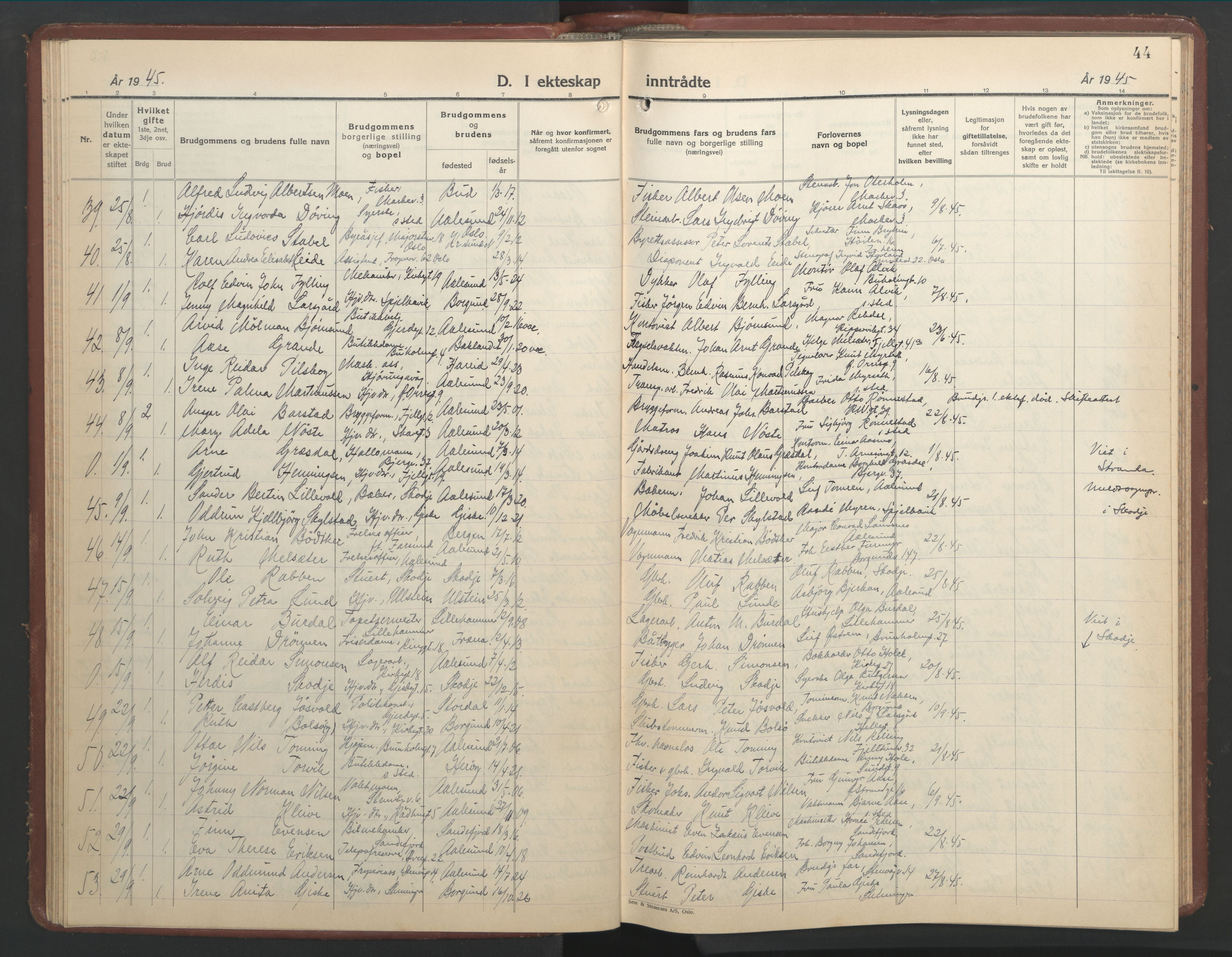 Ministerialprotokoller, klokkerbøker og fødselsregistre - Møre og Romsdal, AV/SAT-A-1454/529/L0479: Klokkerbok nr. 529C16, 1941-1950, s. 44