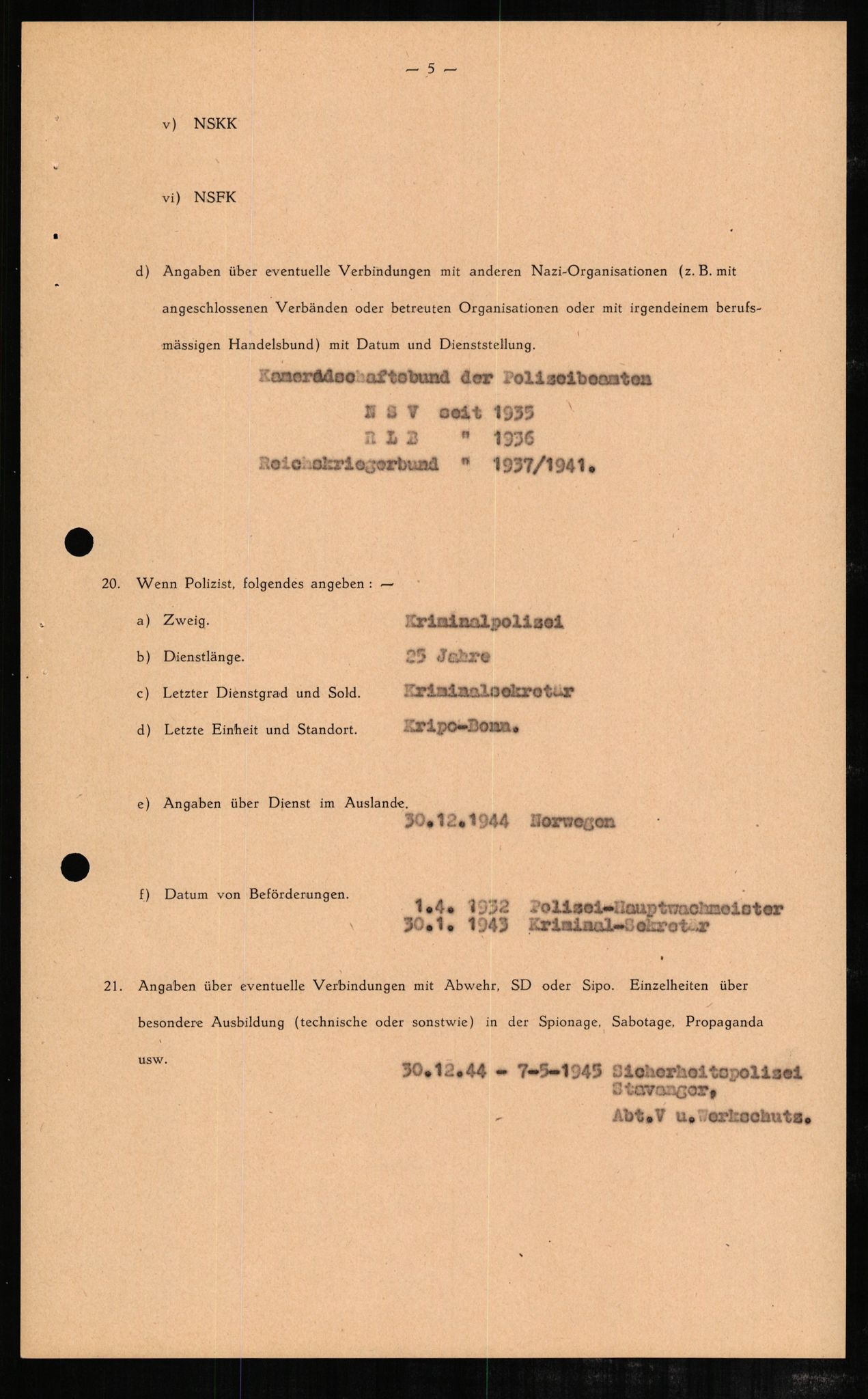 Forsvaret, Forsvarets overkommando II, RA/RAFA-3915/D/Db/L0003: CI Questionaires. Tyske okkupasjonsstyrker i Norge. Tyskere., 1945-1946, s. 571