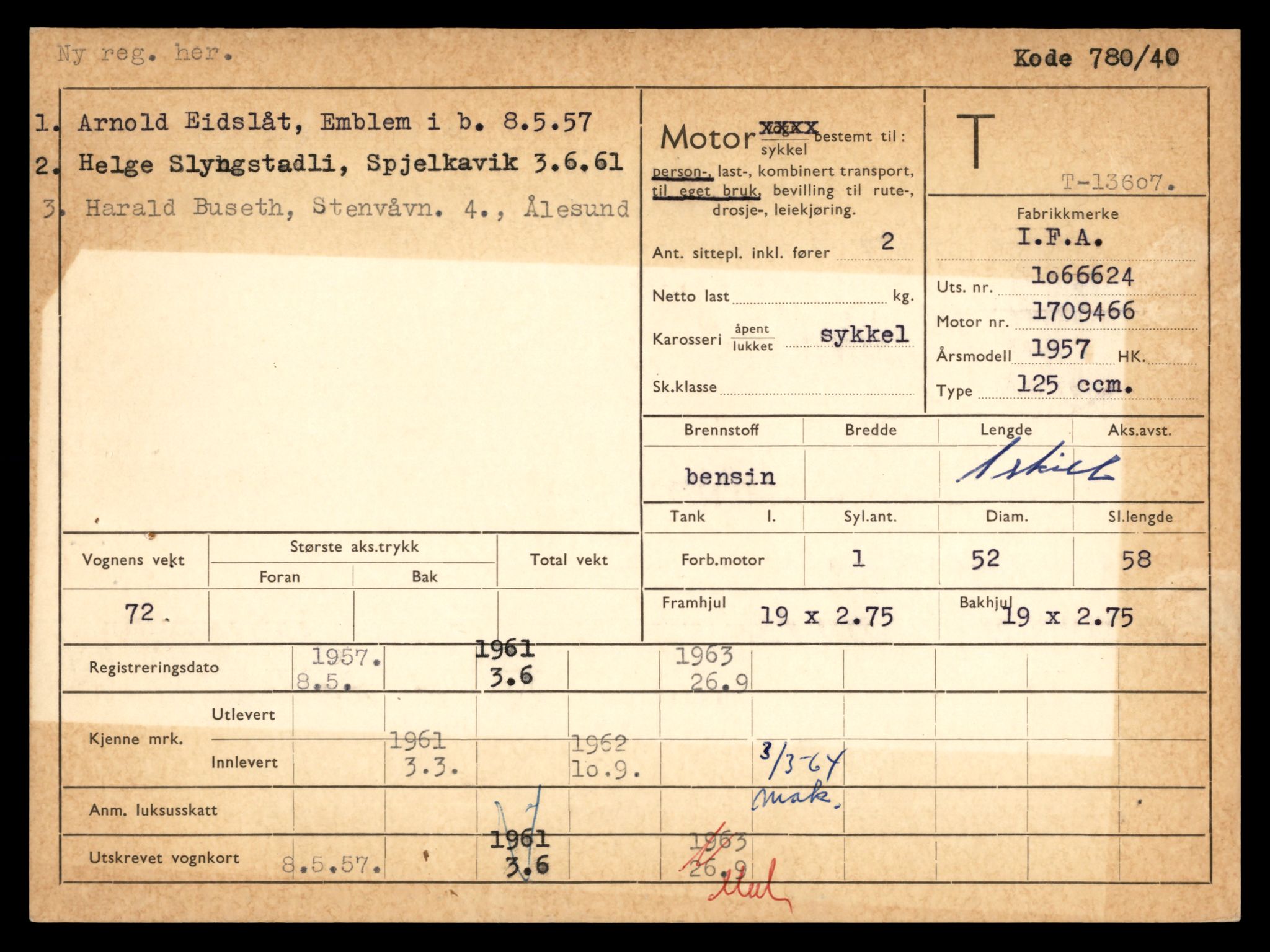 Møre og Romsdal vegkontor - Ålesund trafikkstasjon, AV/SAT-A-4099/F/Fe/L0040: Registreringskort for kjøretøy T 13531 - T 13709, 1927-1998, s. 1350