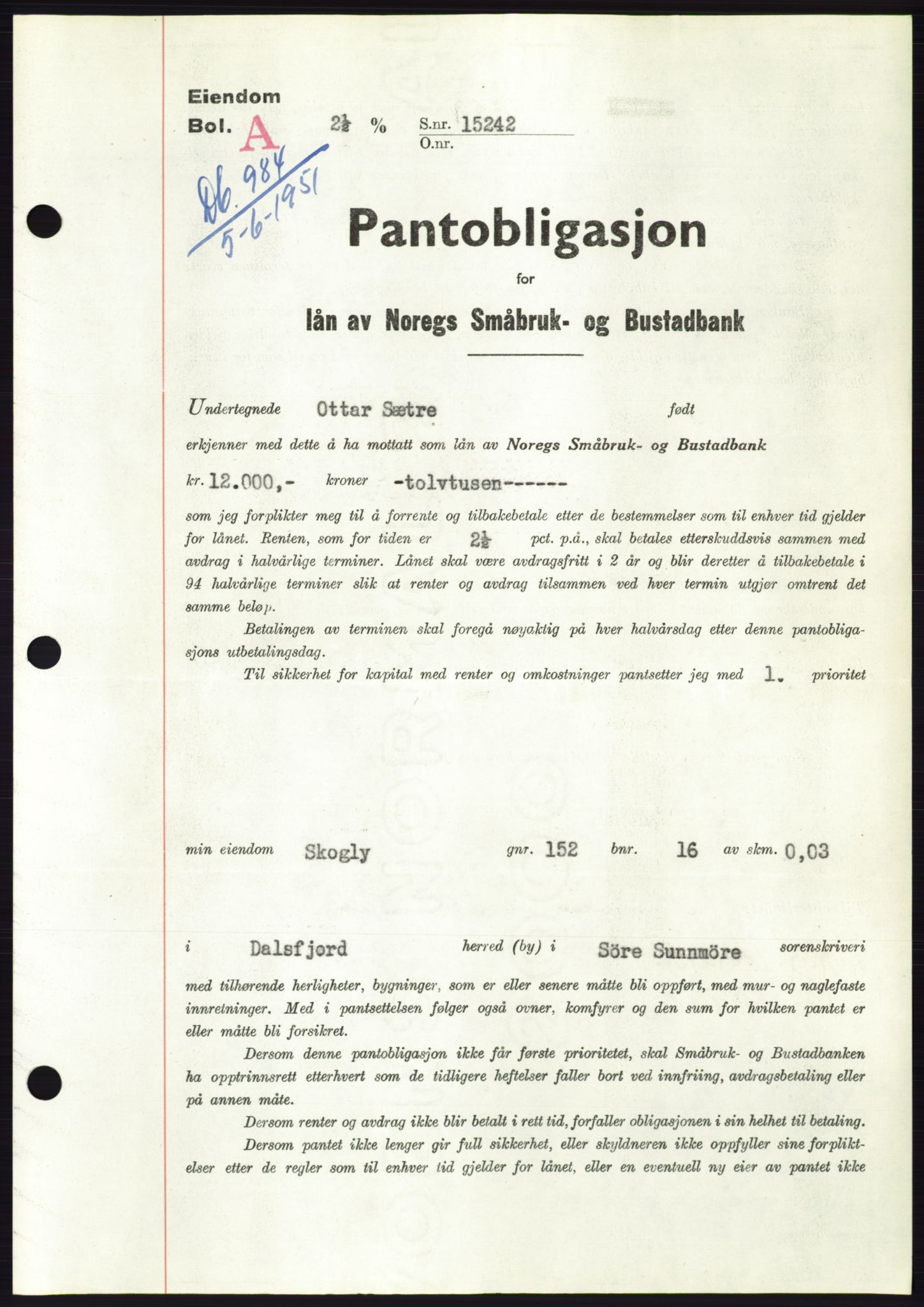 Søre Sunnmøre sorenskriveri, SAT/A-4122/1/2/2C/L0120: Pantebok nr. 8B, 1951-1951, Dagboknr: 984/1951