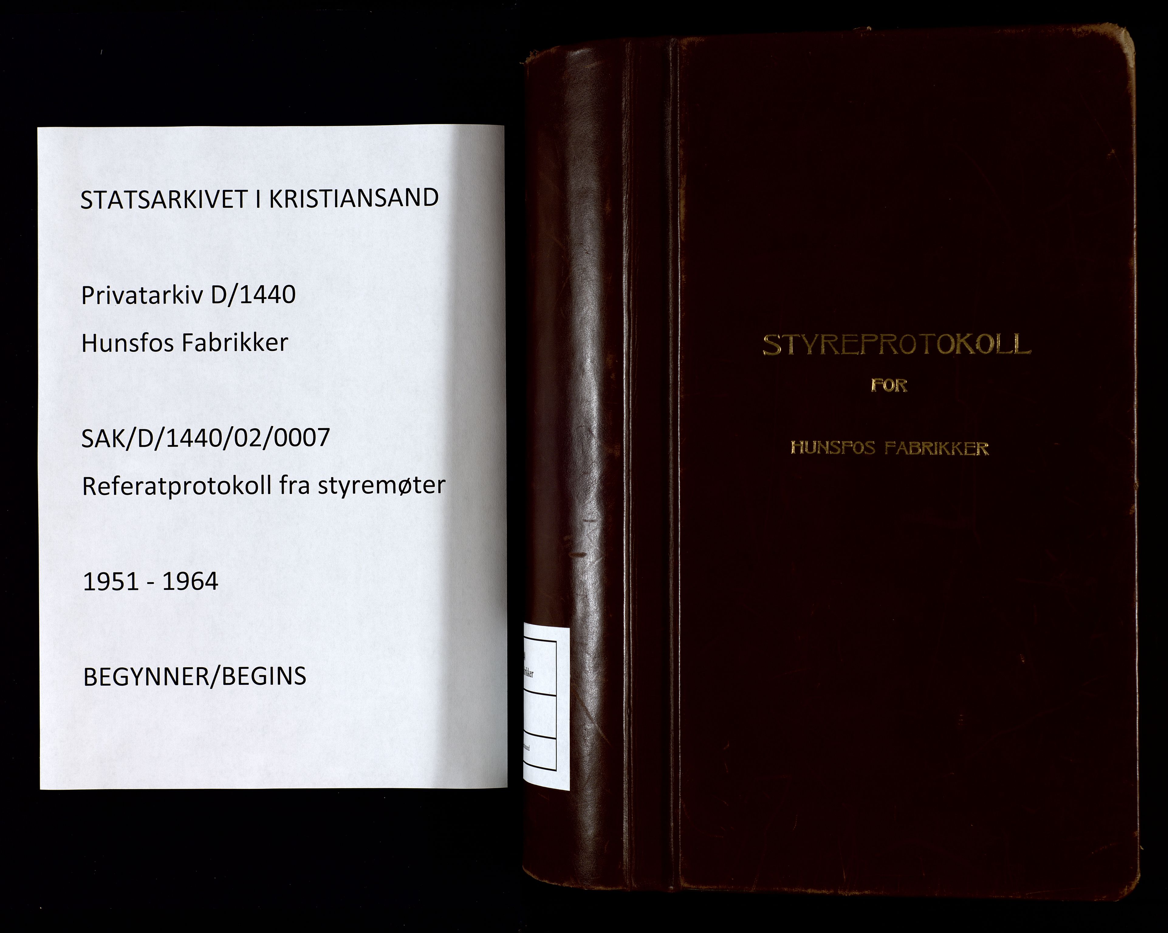Hunsfos fabrikker, SAK/D/1440/02/L0007: Referatprotokoll fra styremøter (møte nr 114-221), 1951-1964