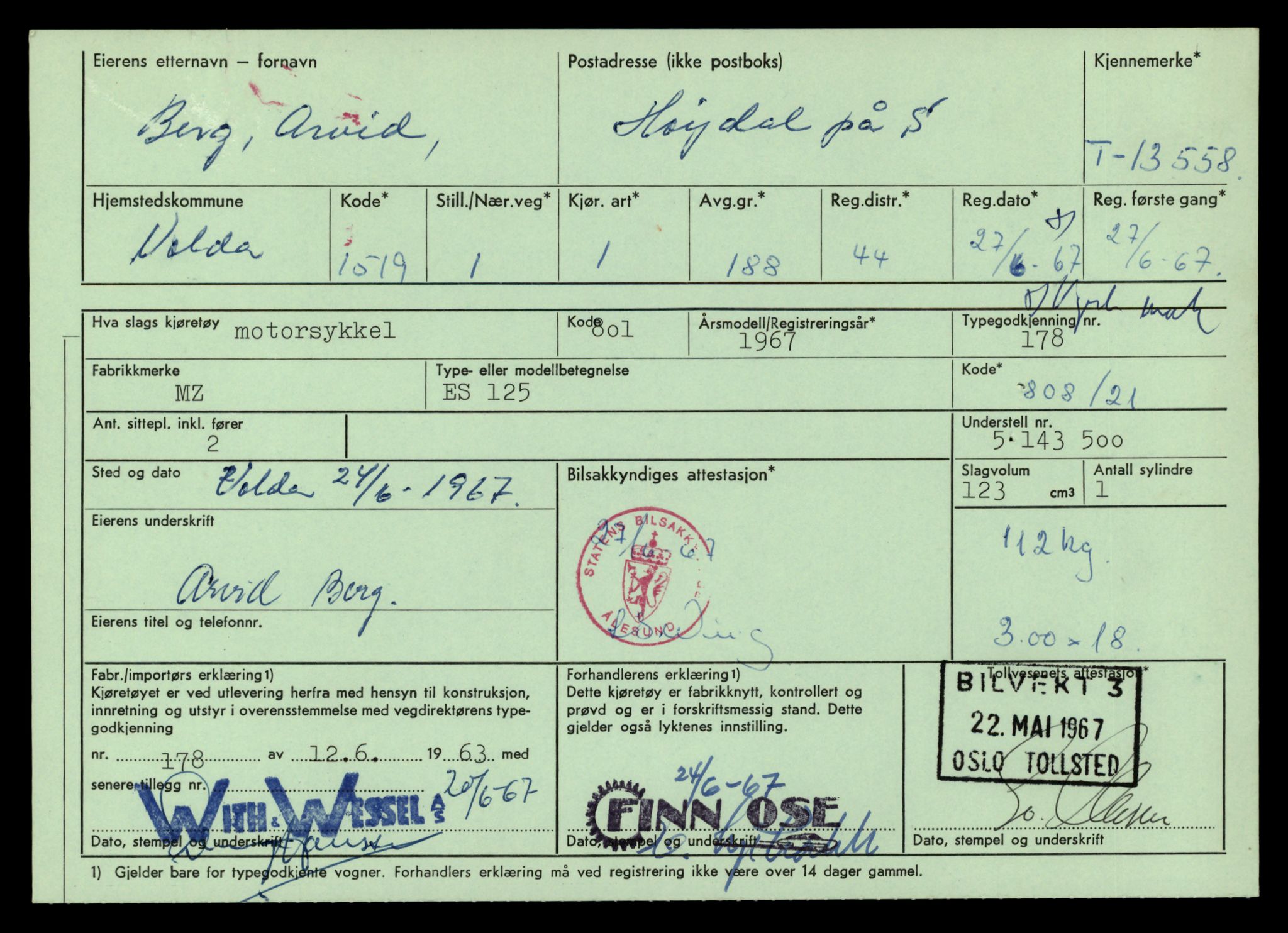 Møre og Romsdal vegkontor - Ålesund trafikkstasjon, AV/SAT-A-4099/F/Fe/L0040: Registreringskort for kjøretøy T 13531 - T 13709, 1927-1998, s. 566
